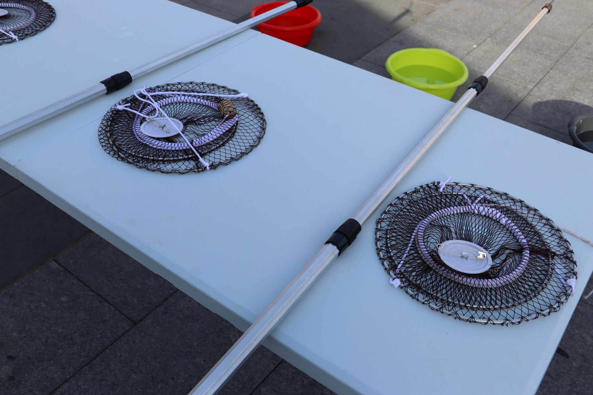 La Plaza Mayor de León se convierte en un aula de pesca