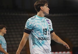 Gonzalo Pérez, en un partido con el Abanca Ademar.