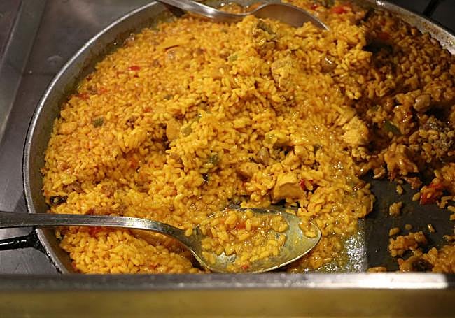 Imagen de una de las paellas servidas en el establecimiento.