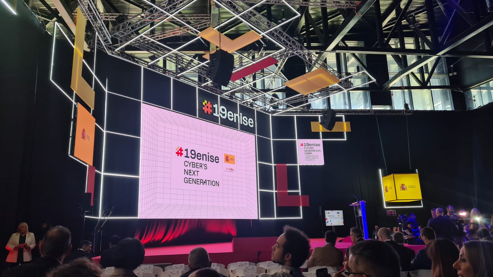 Las imágenes de la visita de Pedro Sánchez a León