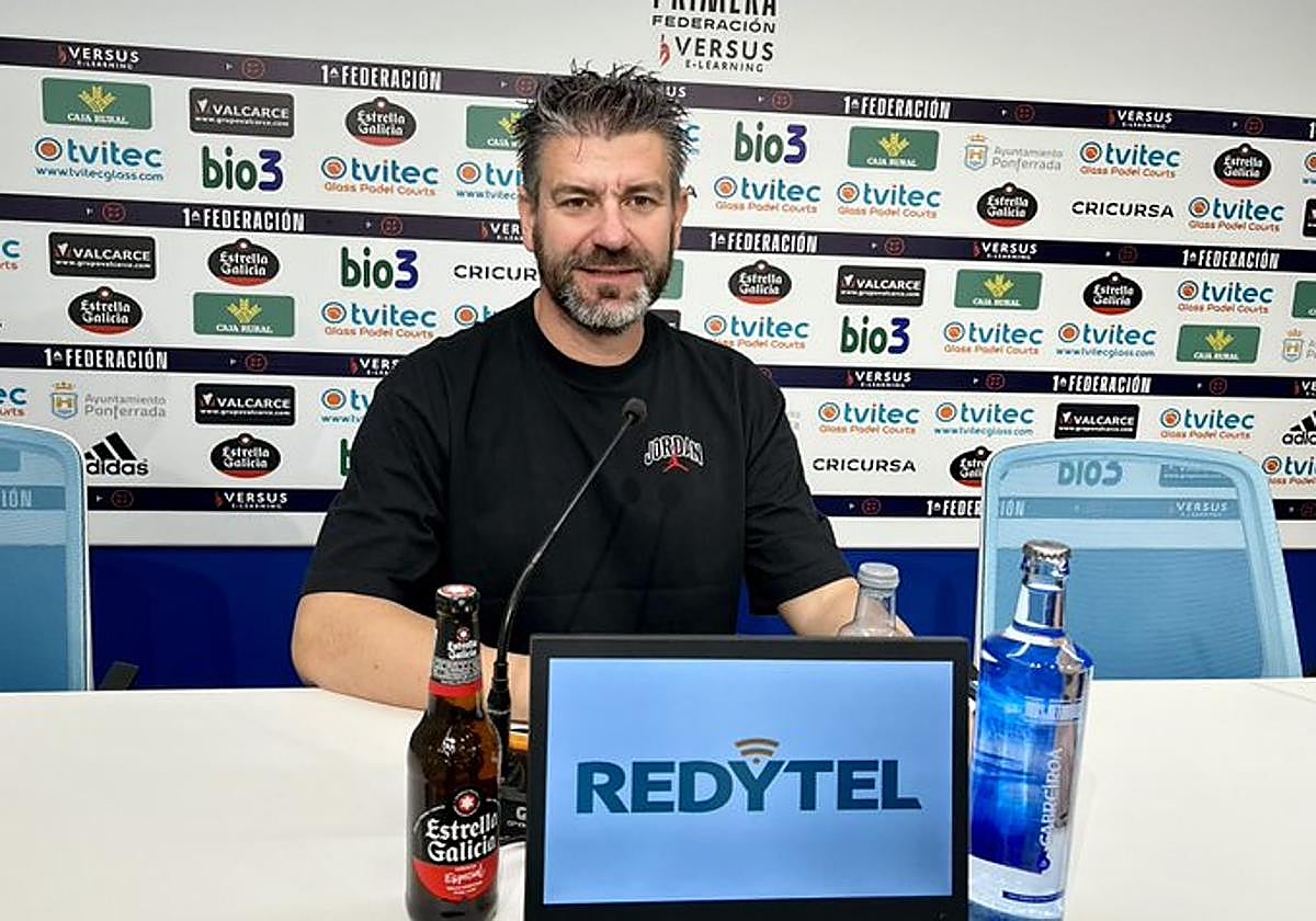 Fer Estévez, entrenador de la Deportiva.