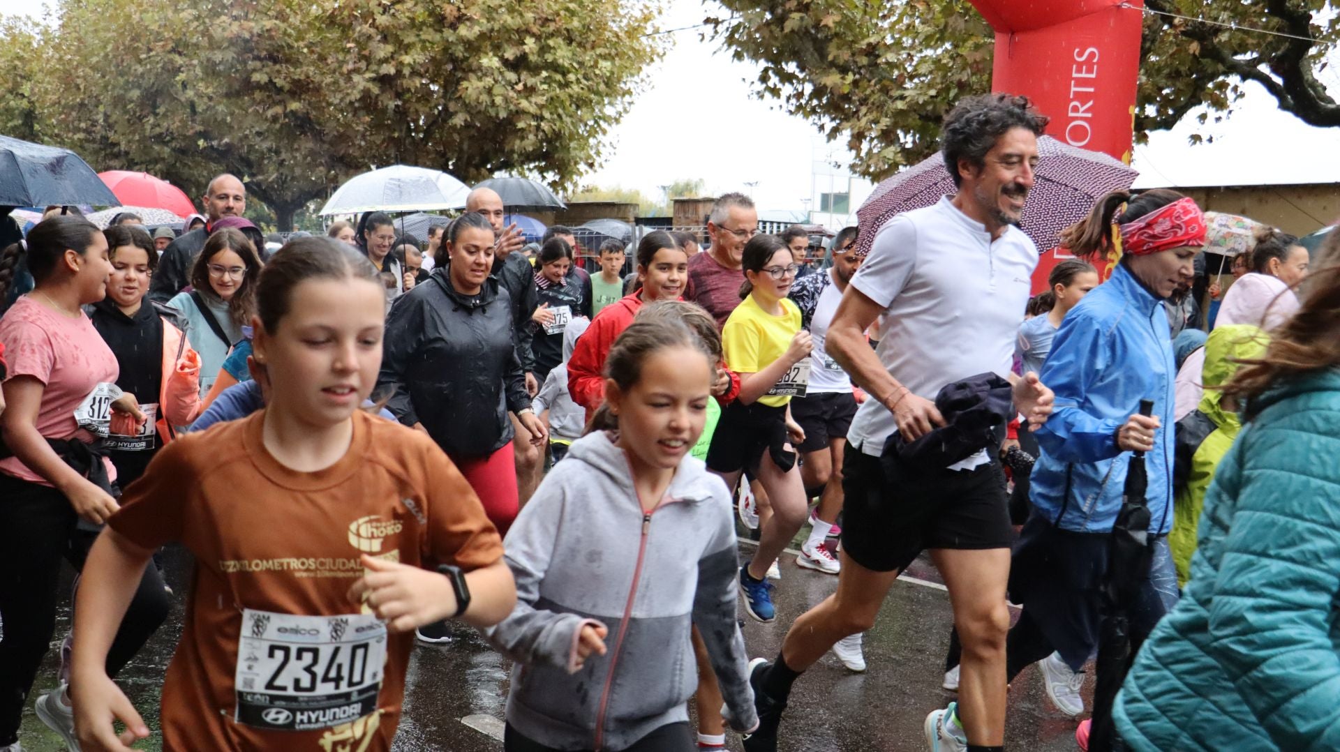Las mejores imágenes de la carrera popular de los &#039;10 kilómetros Ciudad de León 2025&#039;