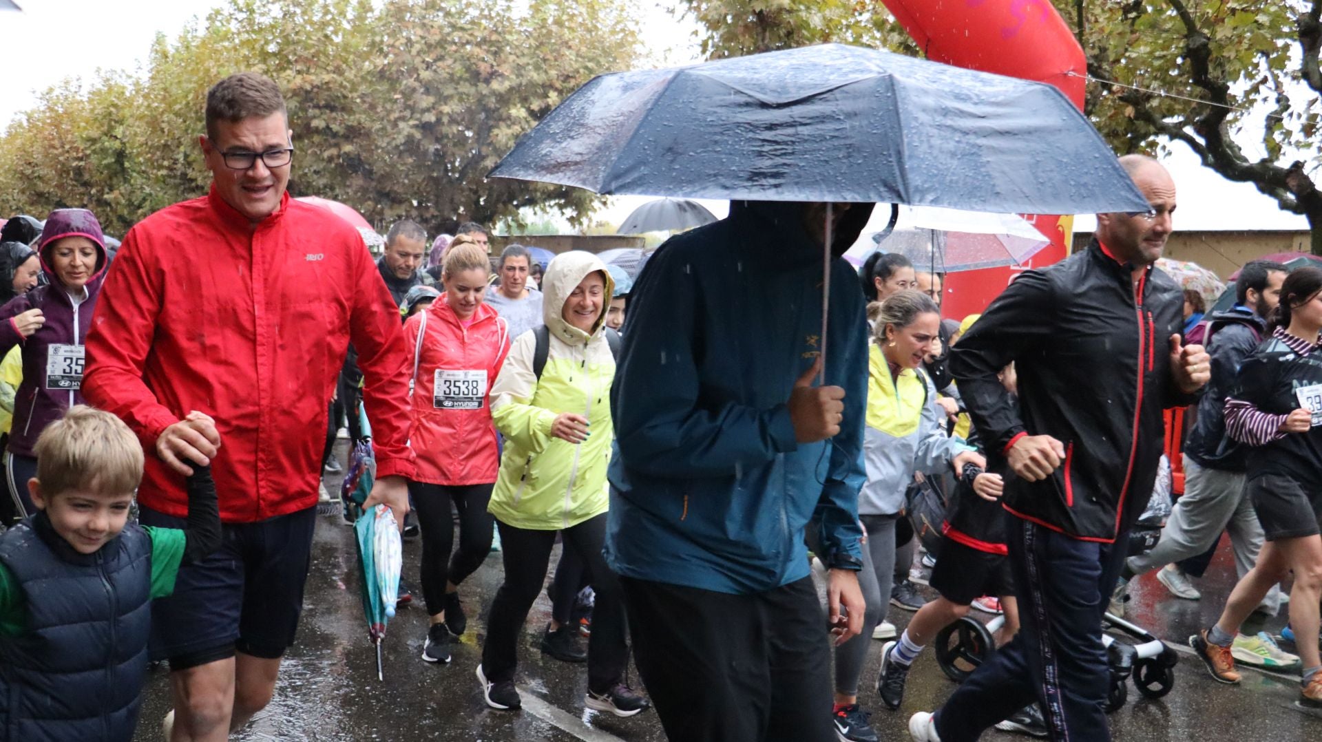 Las mejores imágenes de la carrera popular de los &#039;10 kilómetros Ciudad de León 2025&#039;