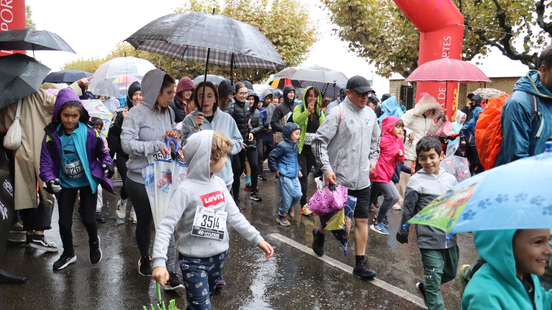 Las mejores imágenes de la carrera popular de los &#039;10 kilómetros Ciudad de León 2025&#039;