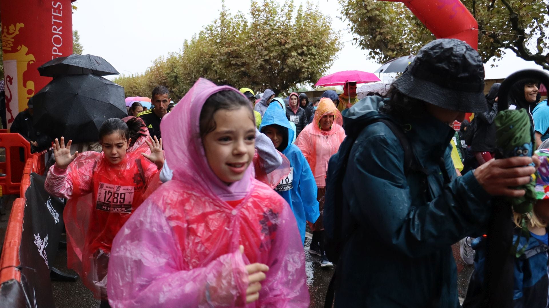 Las mejores imágenes de la carrera popular de los &#039;10 kilómetros Ciudad de León 2025&#039;