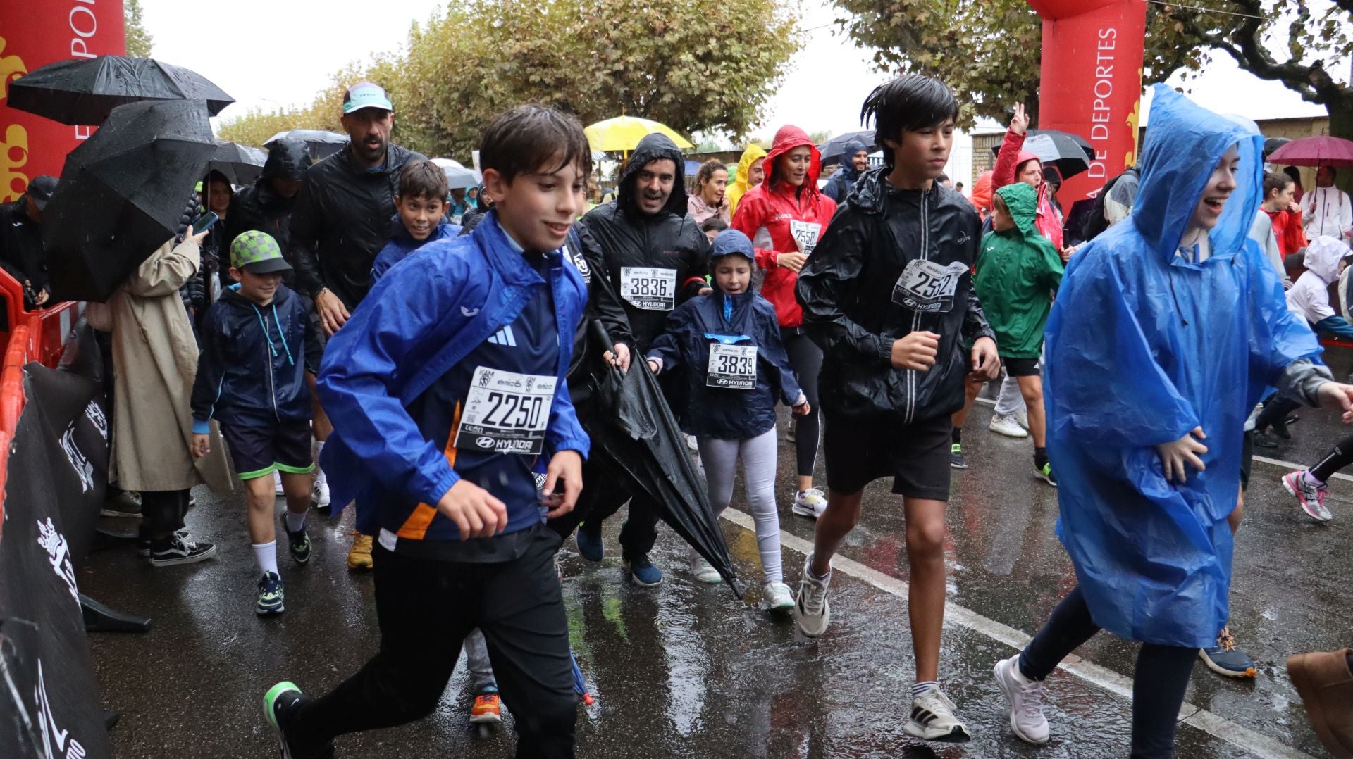 Las mejores imágenes de la carrera popular &#039;10 kilómetros Ciudad de León&#039;