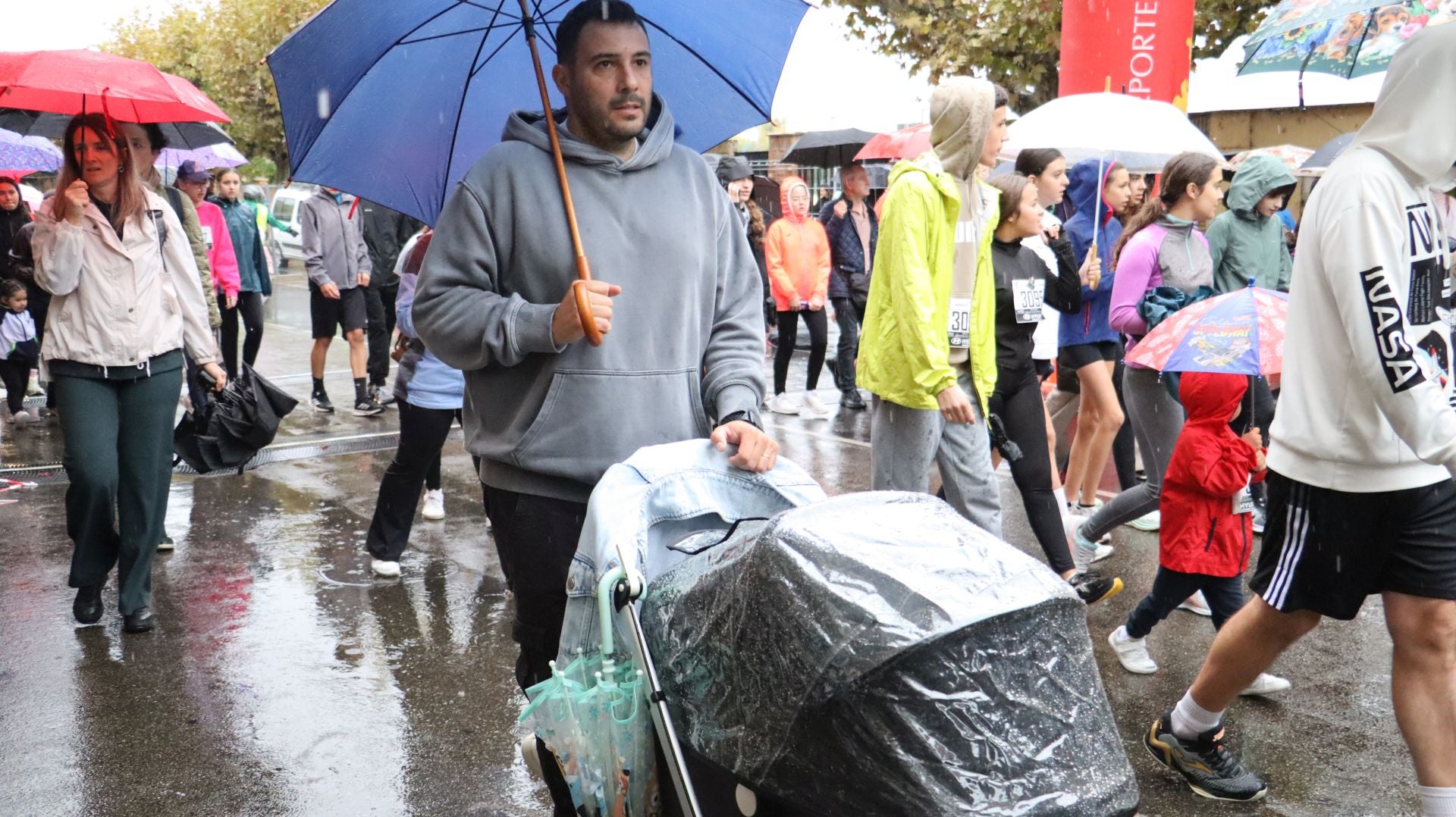 Las mejores imágenes de la carrera popular de los &#039;10 kilómetros Ciudad de León 2025&#039;