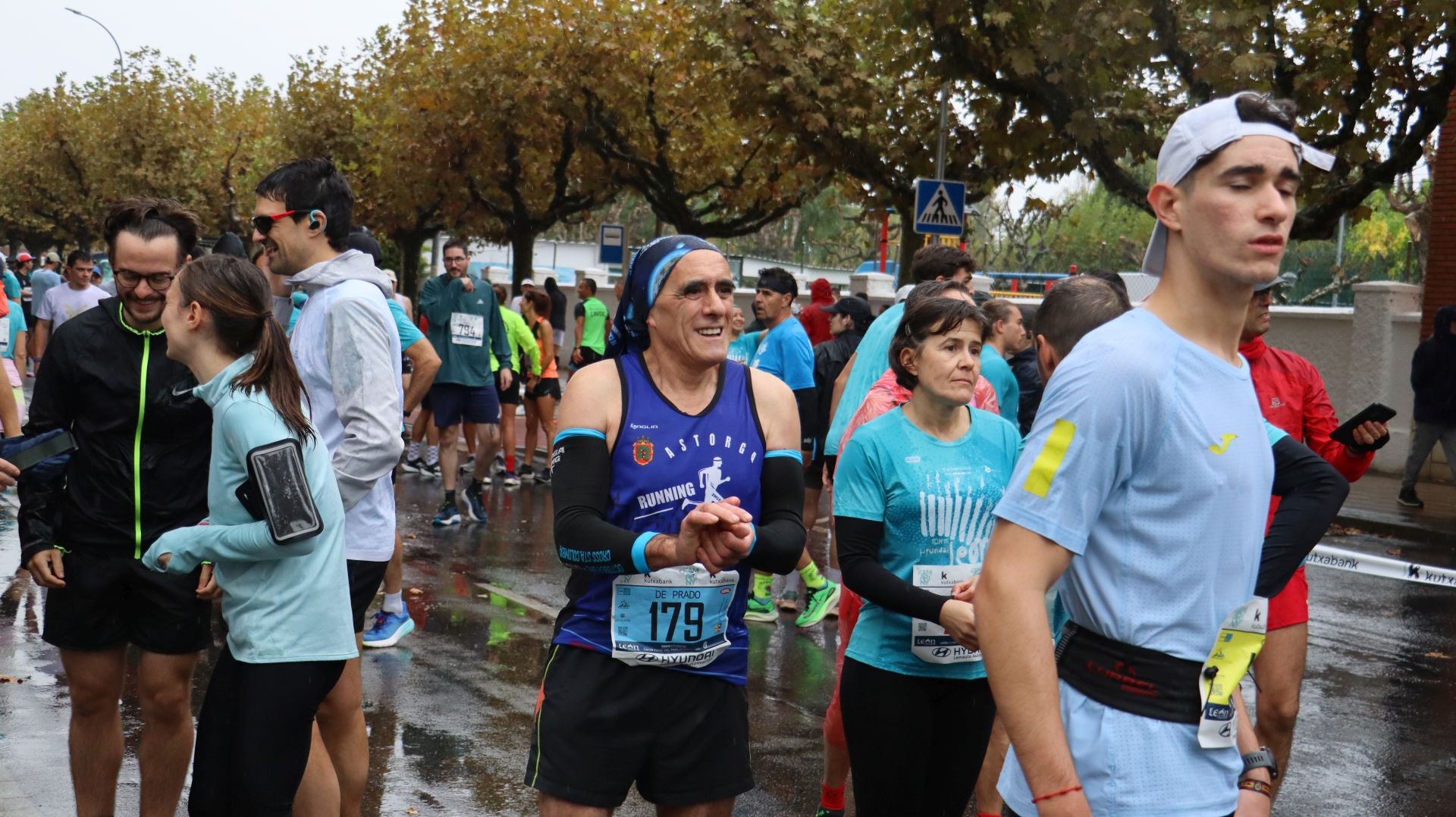 Imágenes de la salida de los &#039;10km Ciudad de León 2025&#039;