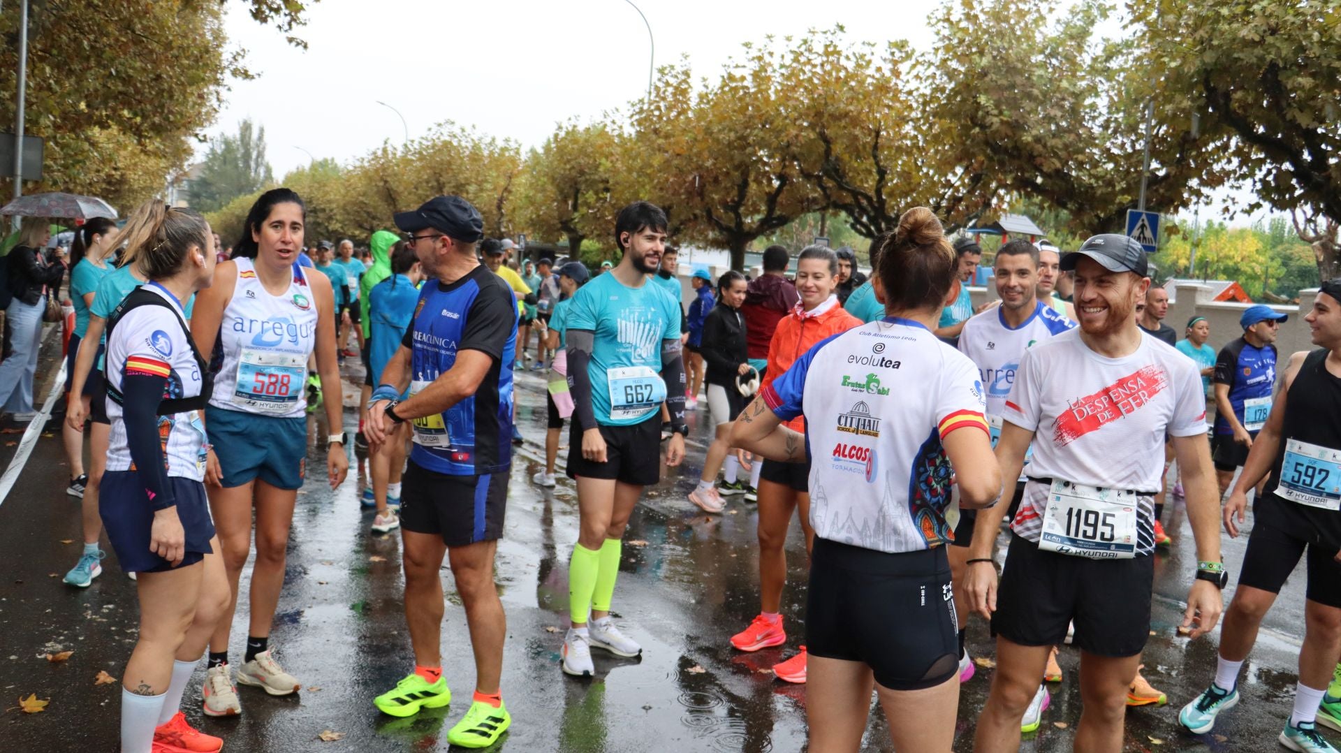 Imágenes de la salida de los &#039;10km Ciudad de León 2025&#039;