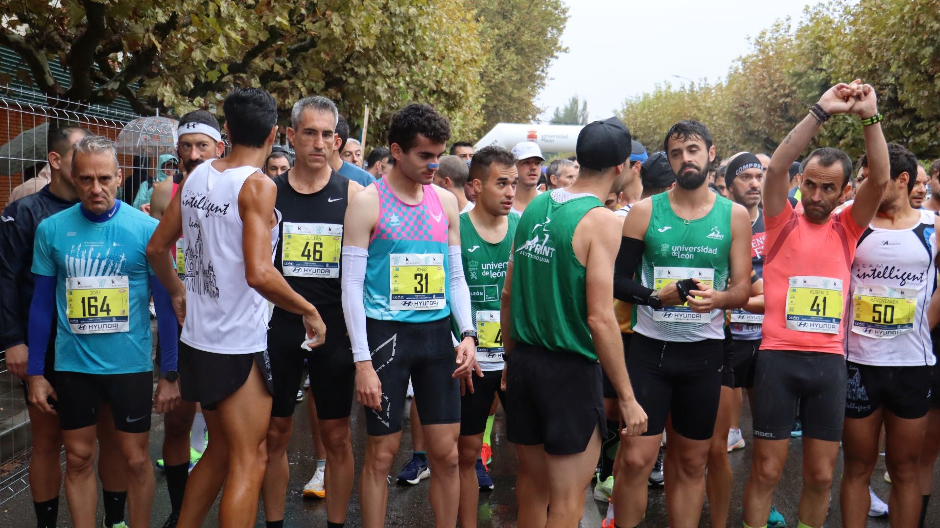 Imágenes de la salida de los &#039;10km Ciudad de León 2025&#039;