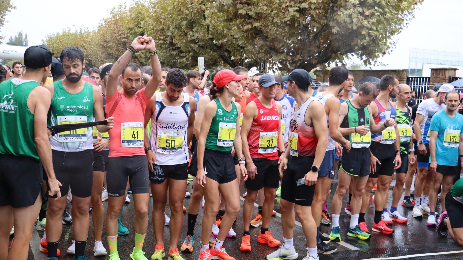 Imágenes de la salida de los &#039;10km Ciudad de León 2025&#039;