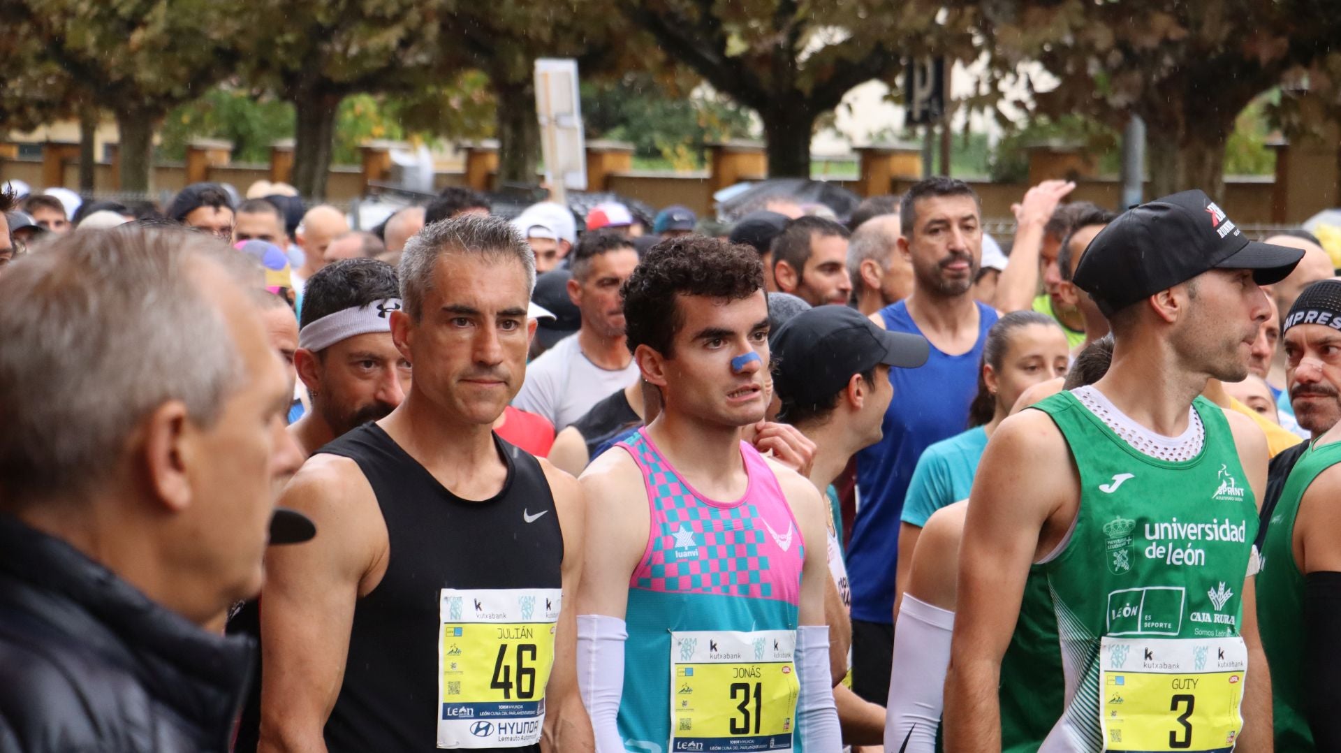 Imágenes de la salida de los &#039;10km Ciudad de León 2025&#039;
