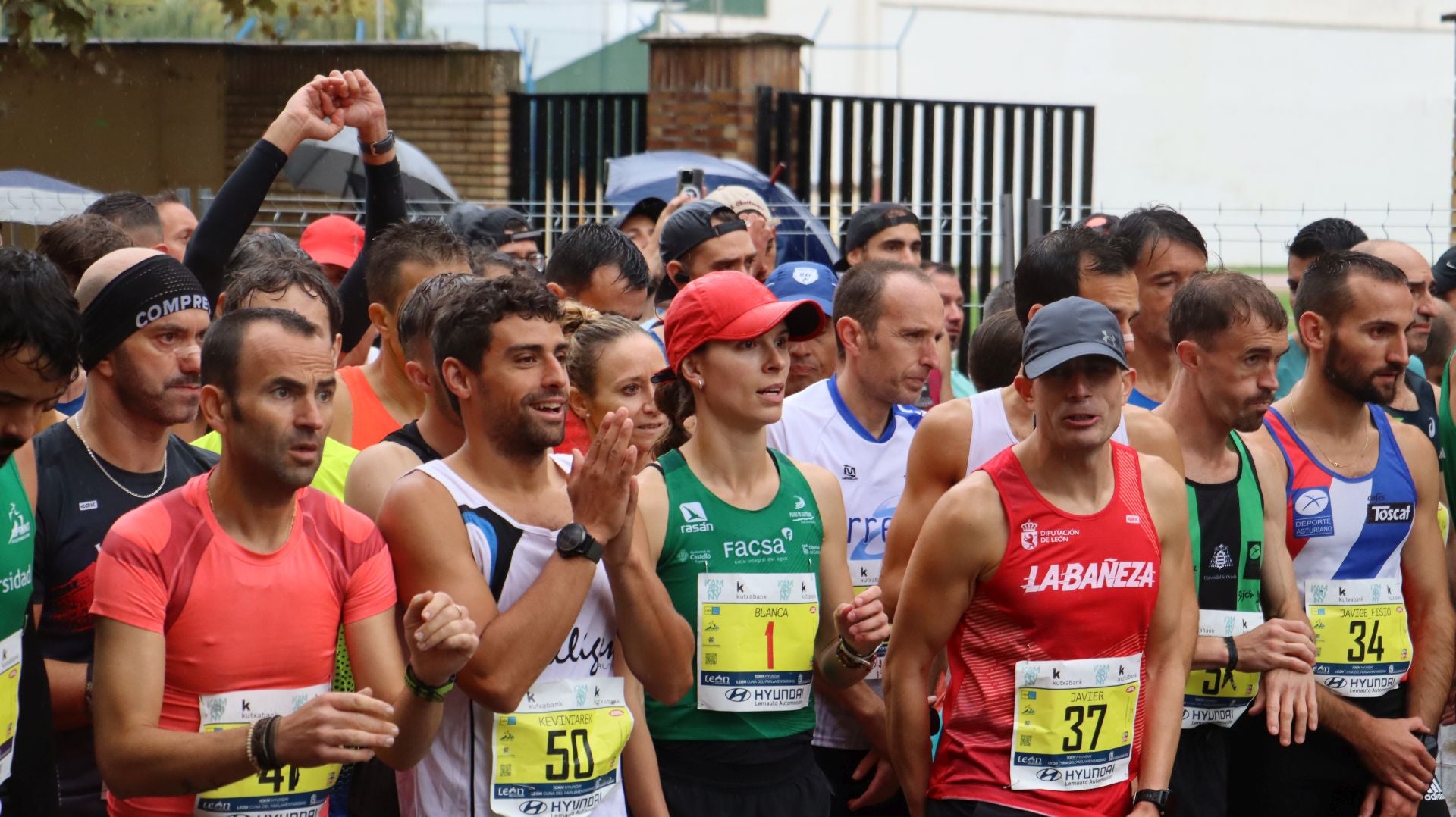 Imágenes de la salida de los &#039;10km Ciudad de León 2025&#039;