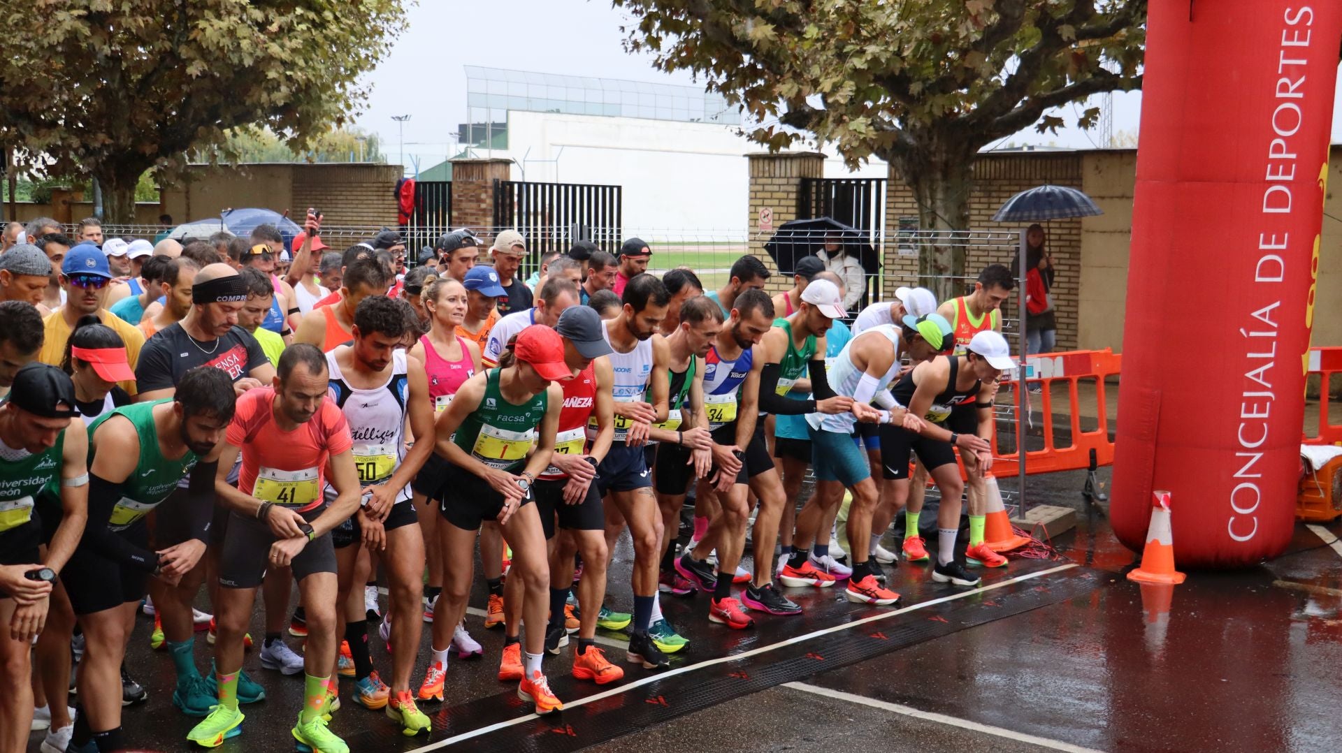 Imágenes de la salida de los &#039;10km Ciudad de León 2025&#039;