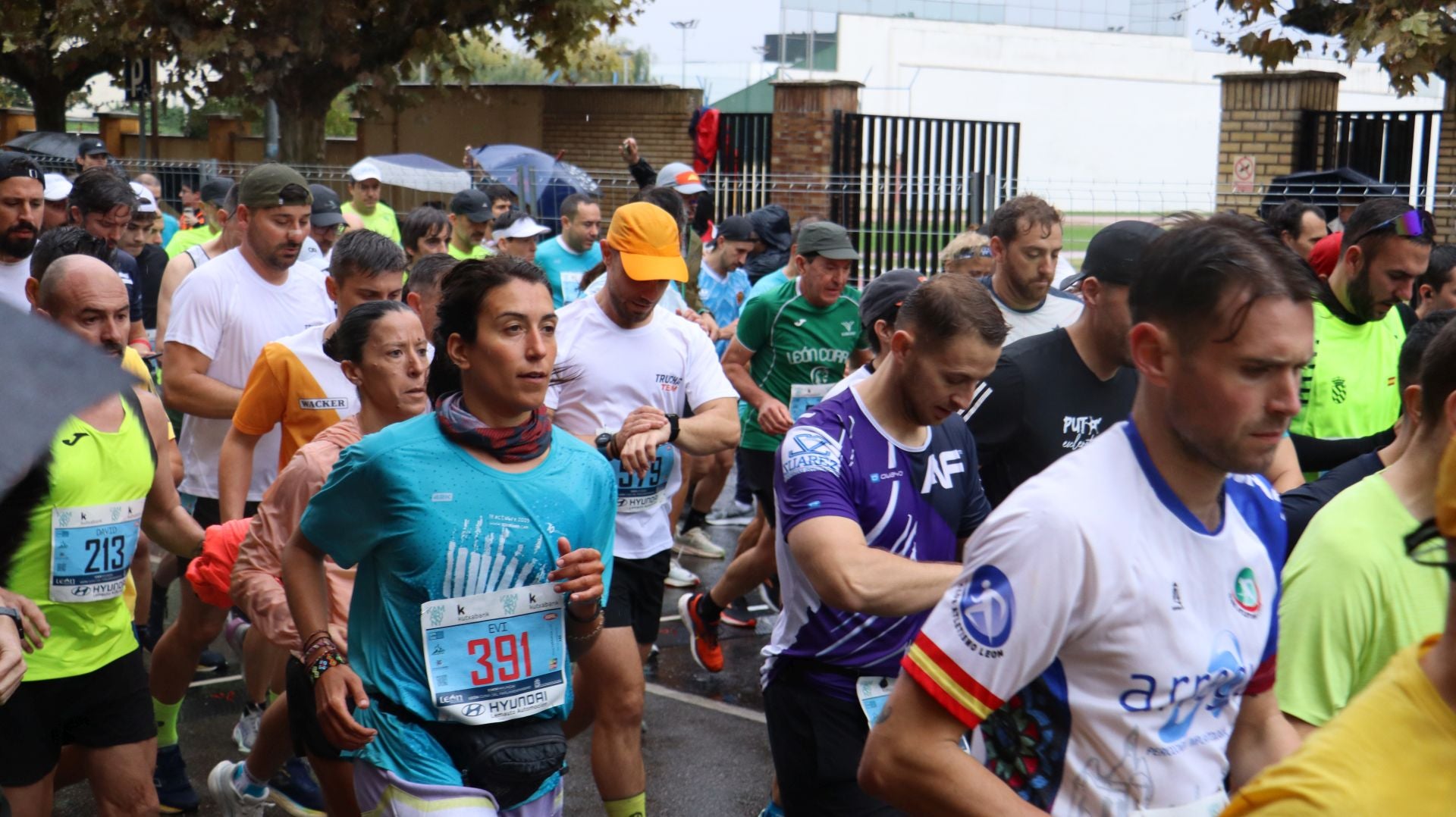 Imágenes de la salida de los &#039;10km Ciudad de León 2025&#039;
