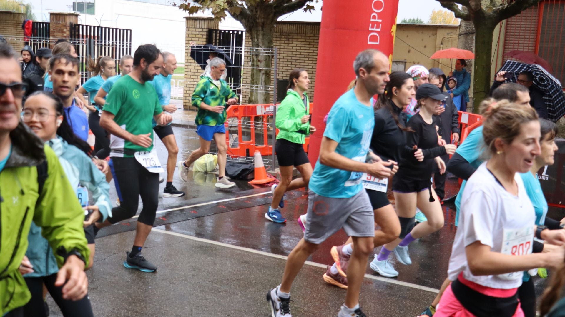 Imágenes de la salida de los &#039;10km Ciudad de León 2025&#039;