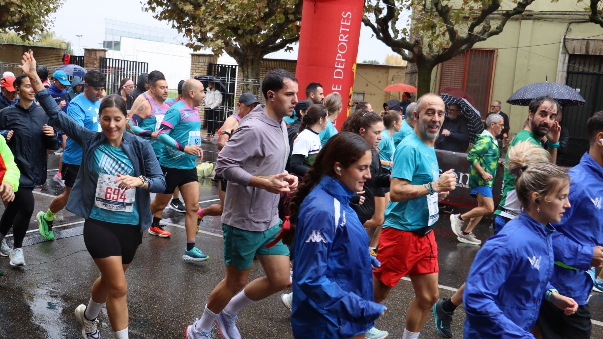 Imágenes de la salida de los &#039;10km Ciudad de León 2025&#039;