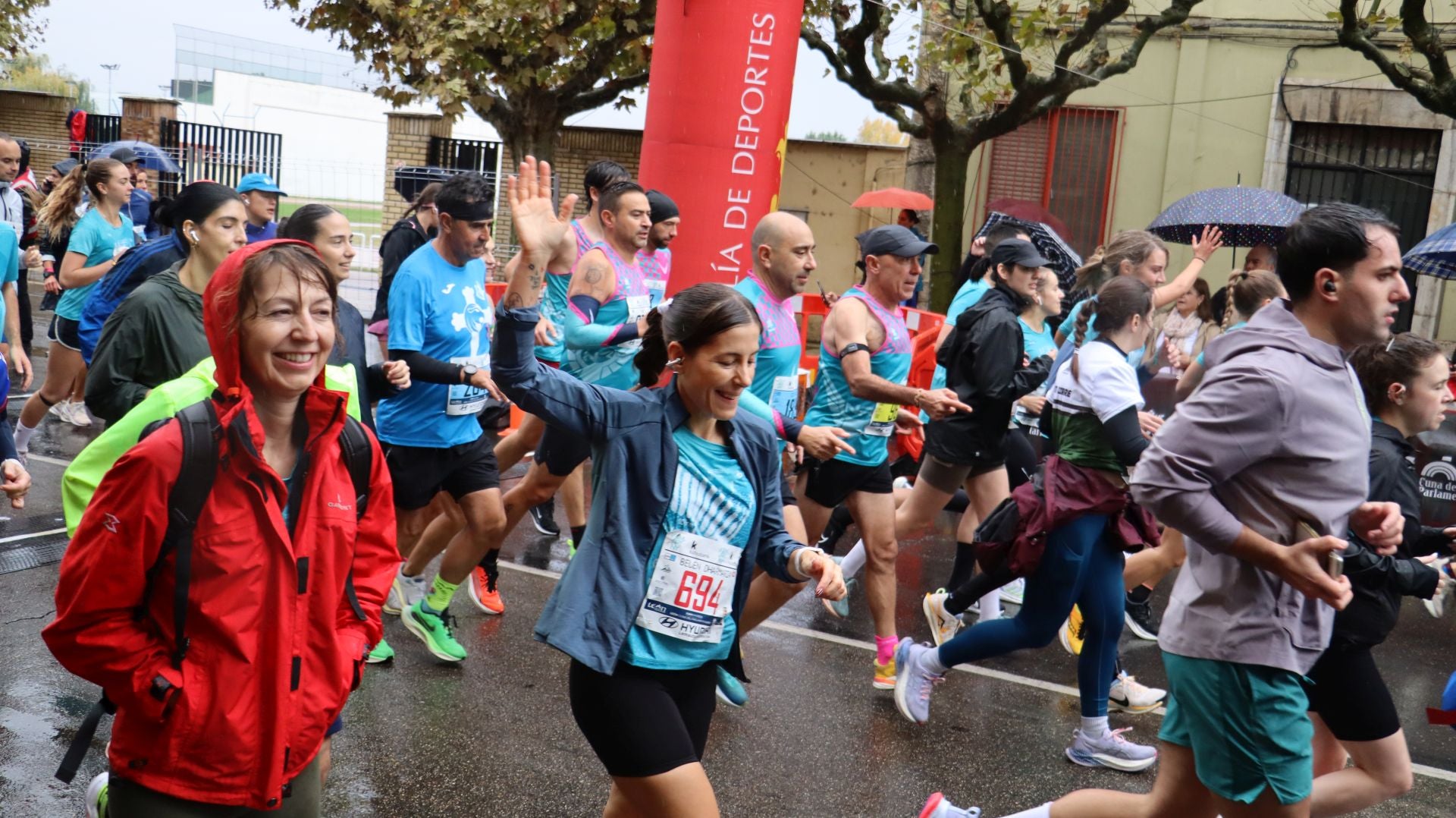 Imágenes de la salida de los &#039;10km Ciudad de León 2025&#039;