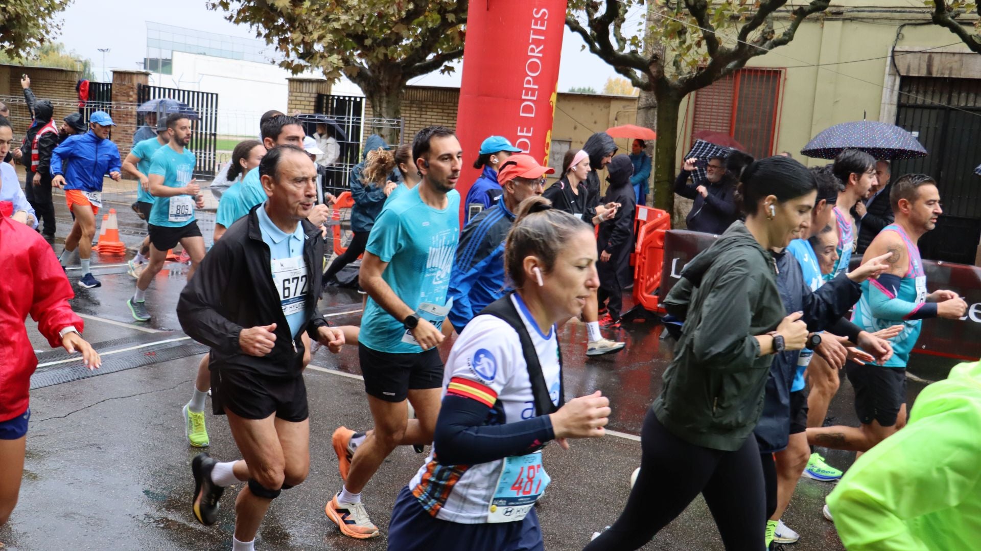 Imágenes de la salida de los &#039;10km Ciudad de León 2025&#039;