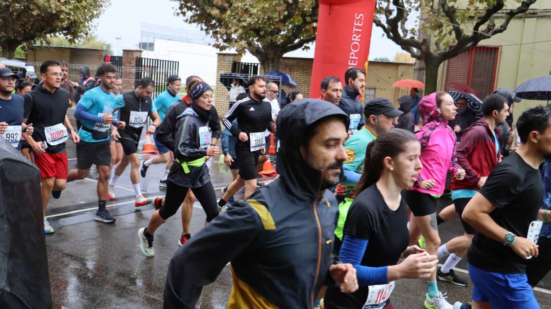 Imágenes de la salida de los &#039;10km Ciudad de León 2025&#039;