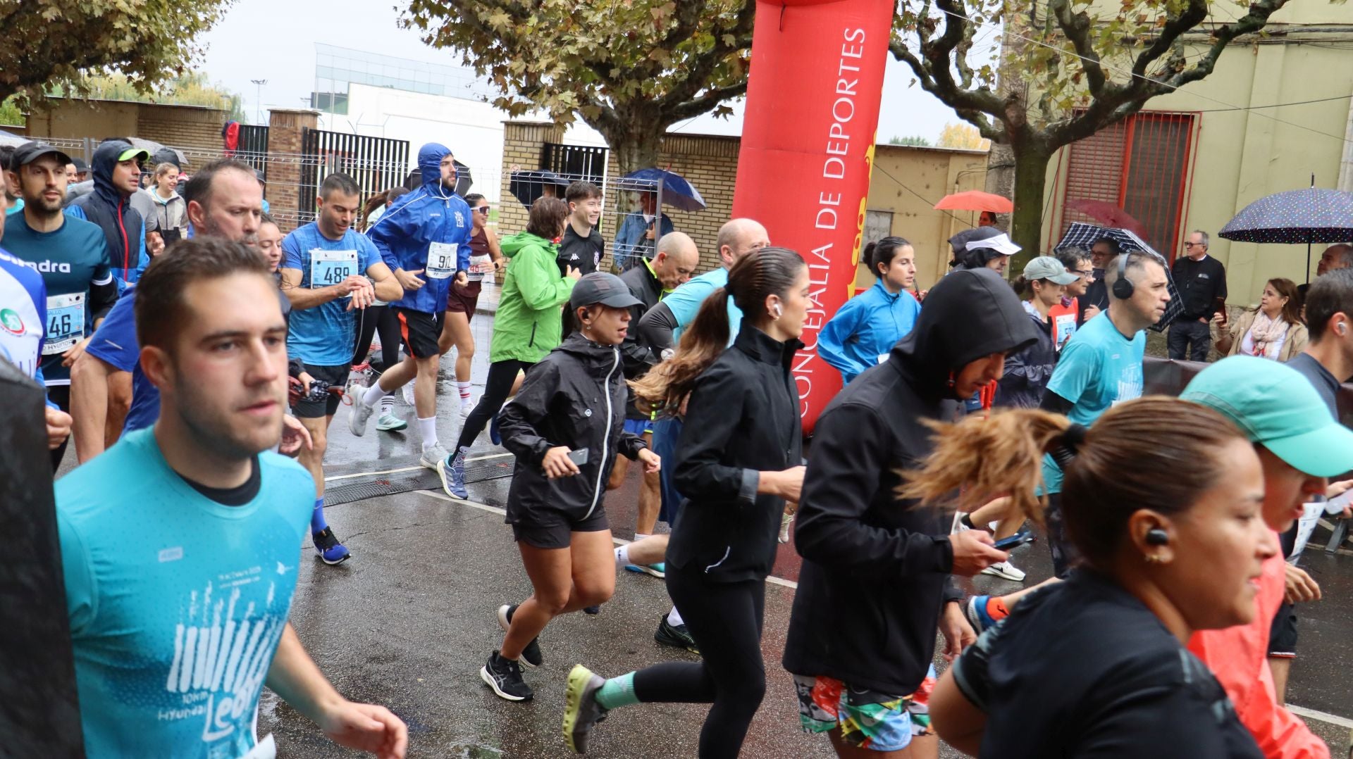 Imágenes de la salida de los &#039;10km Ciudad de León 2025&#039;