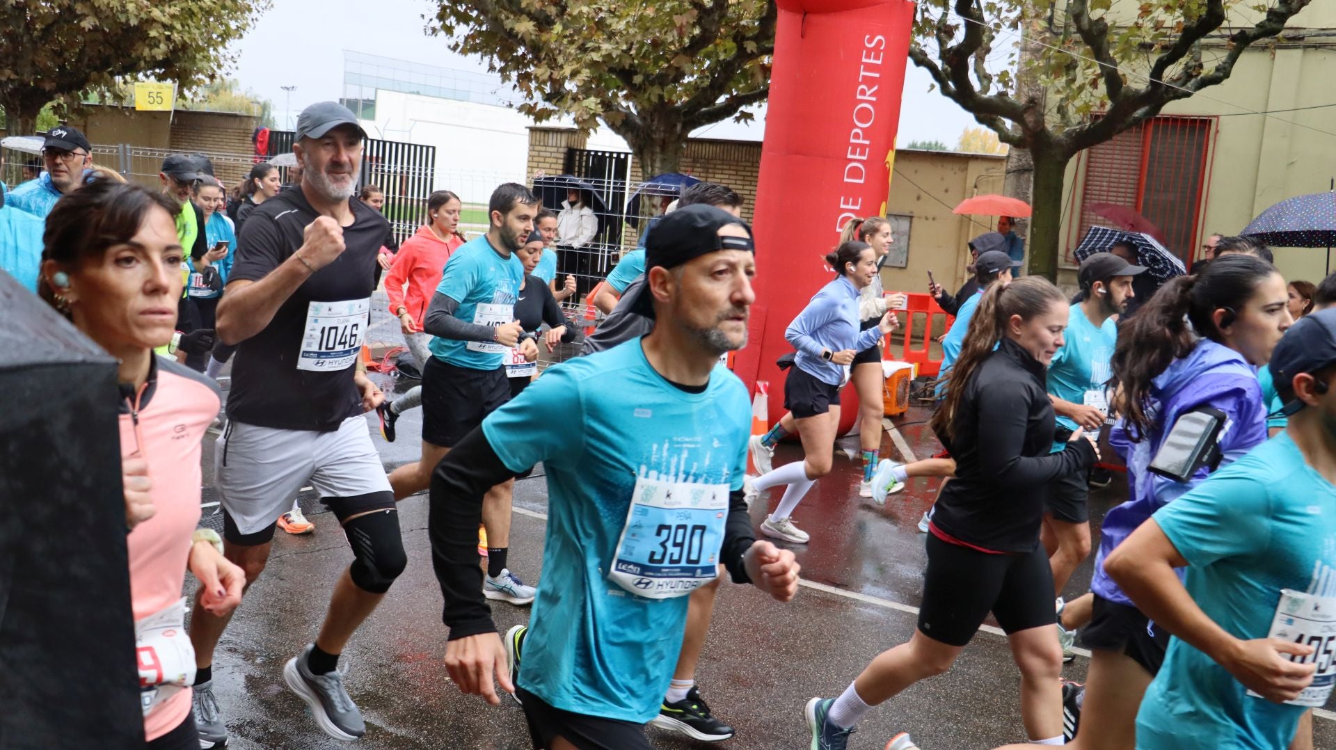 Imágenes de la salida de los &#039;10km Ciudad de León 2025&#039;