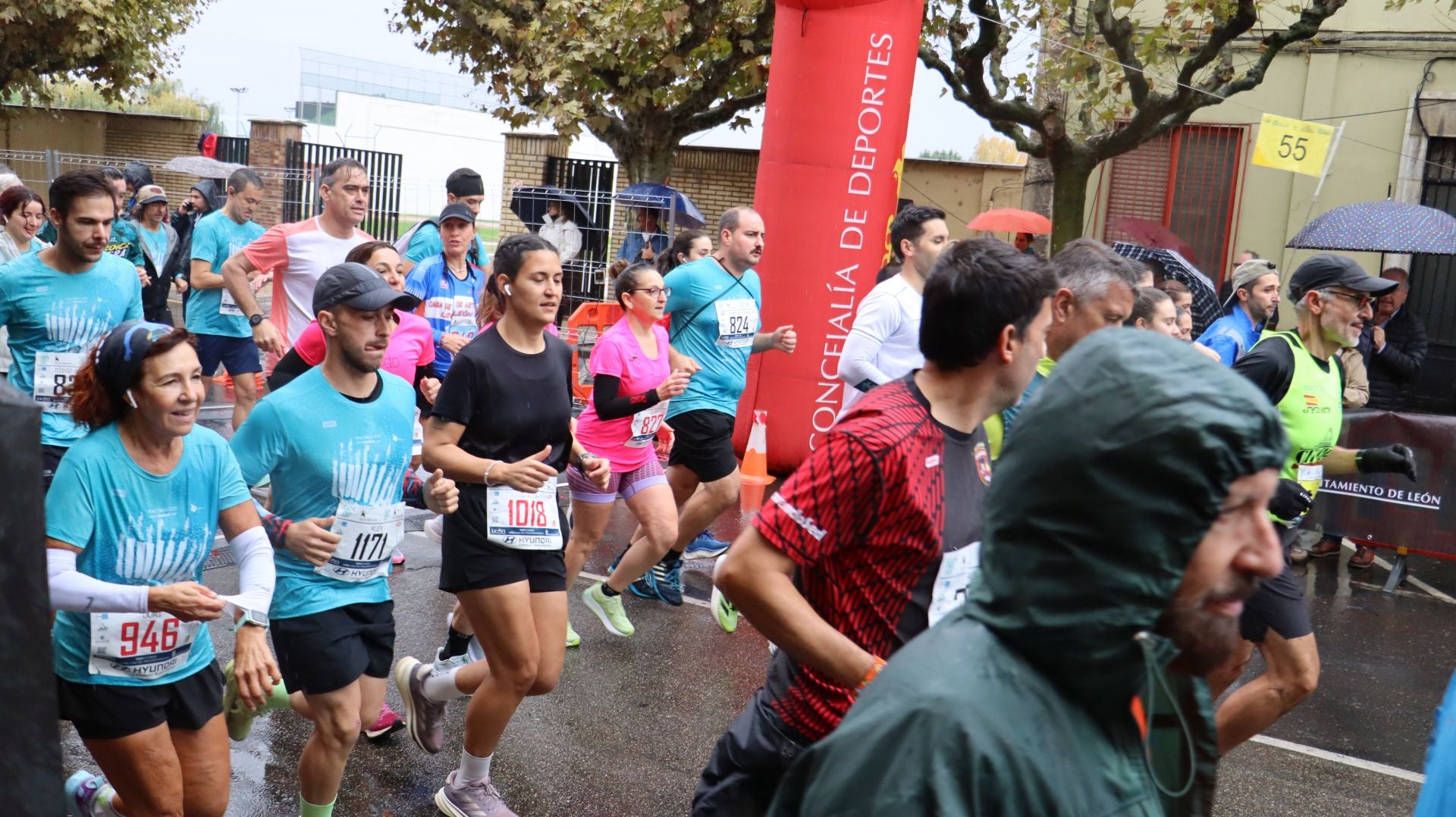Imágenes de la salida de los &#039;10km Ciudad de León 2025&#039;