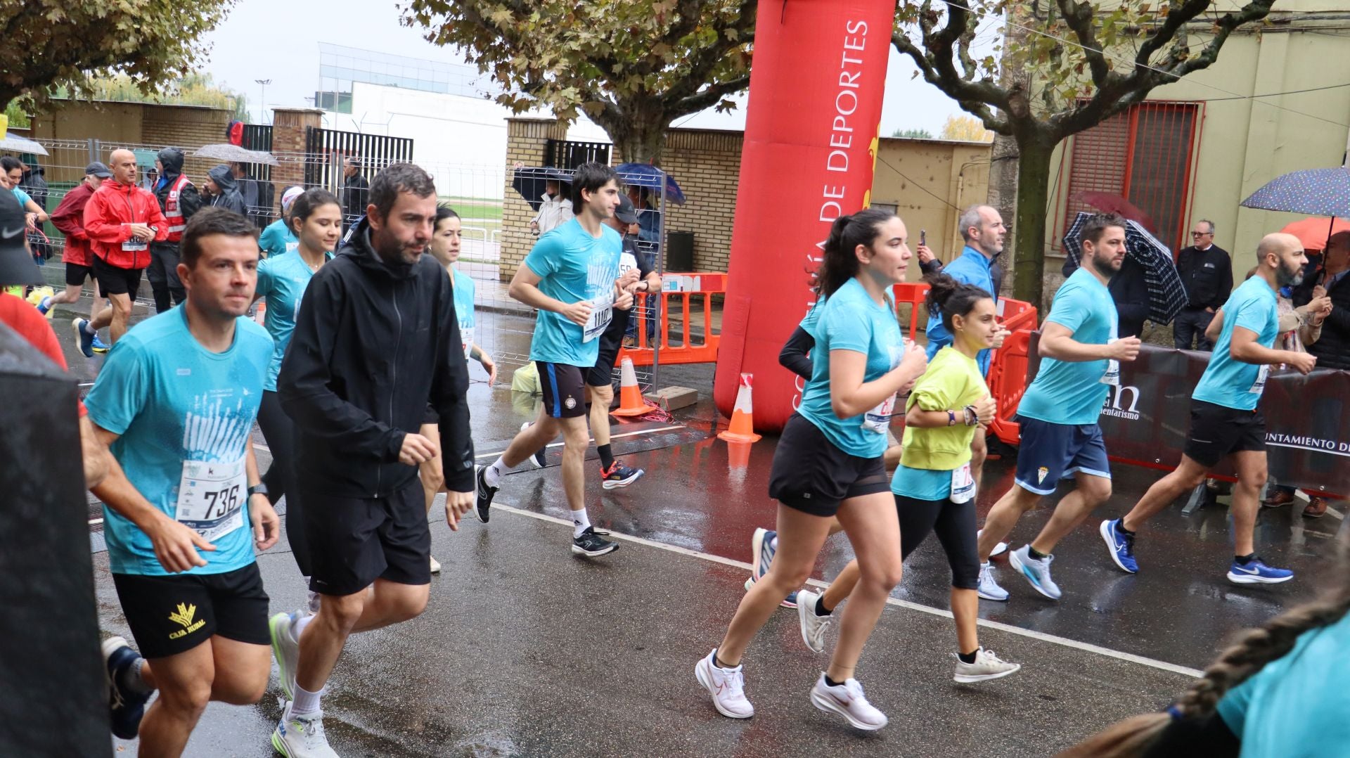 Imágenes de la salida de los &#039;10km Ciudad de León 2025&#039;