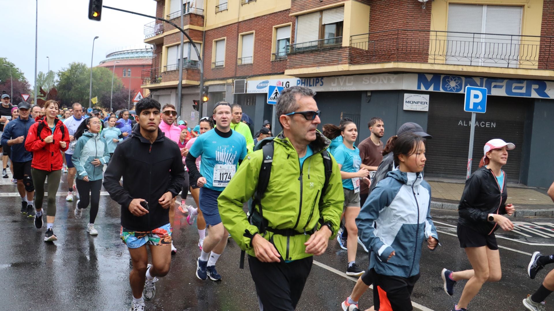 Imágenes de la salida de los &#039;10km Ciudad de León 2025&#039;