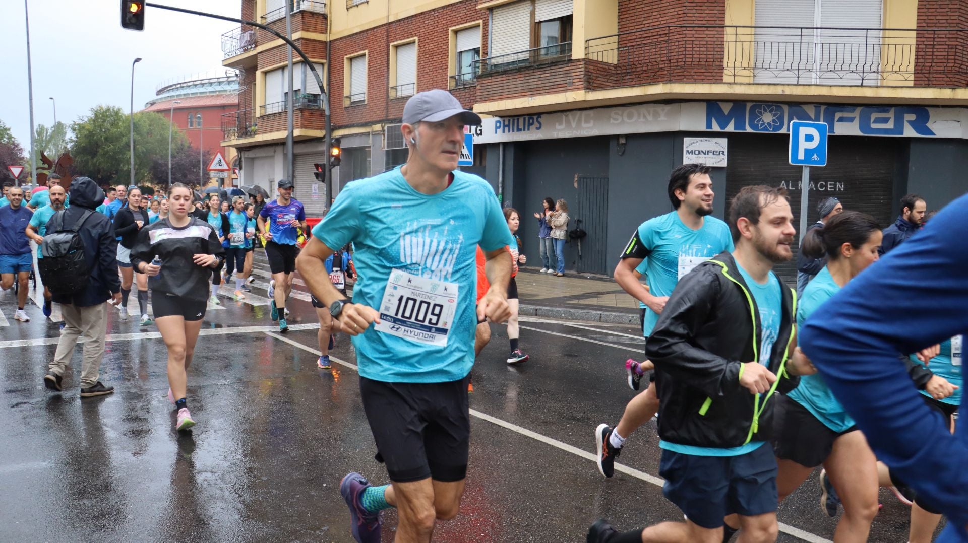Imágenes de la salida de los &#039;10km Ciudad de León 2025&#039;