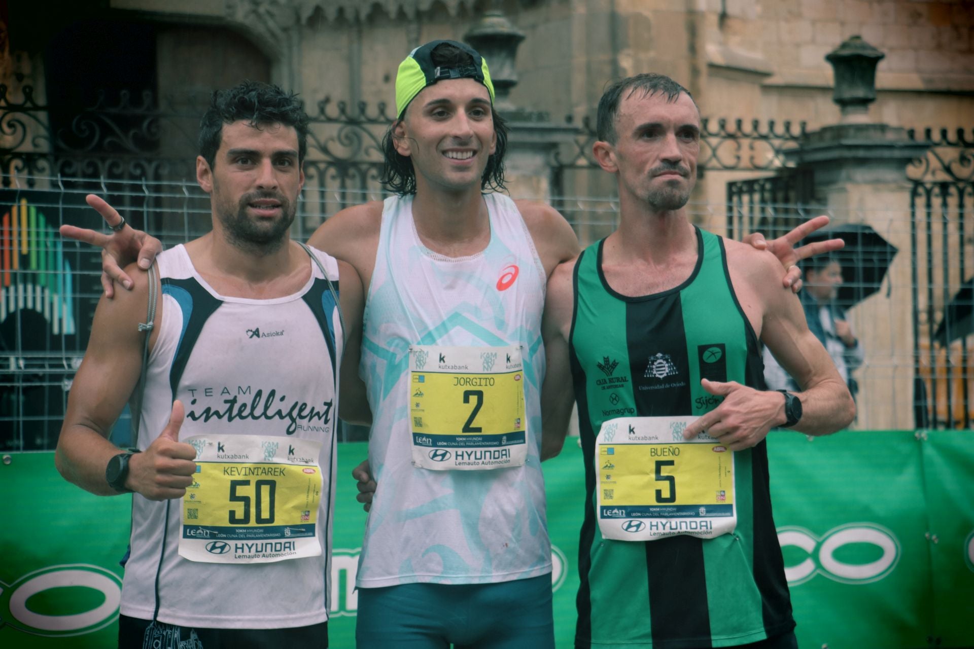 Todas las imágenes de la llegada de los &#039;10km Ciudad de León 2025&#039;