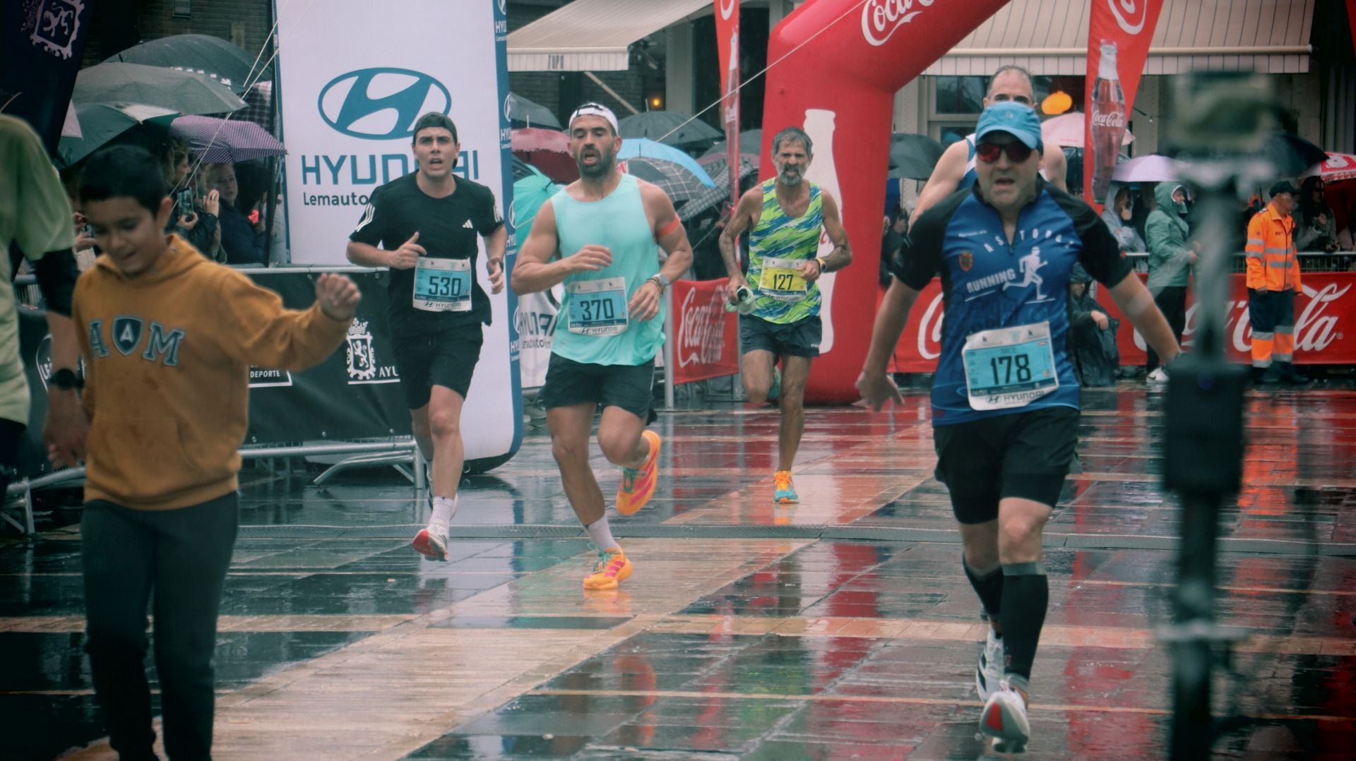 Todas las imágenes de la llegada de los &#039;10km Ciudad de León 2025&#039;