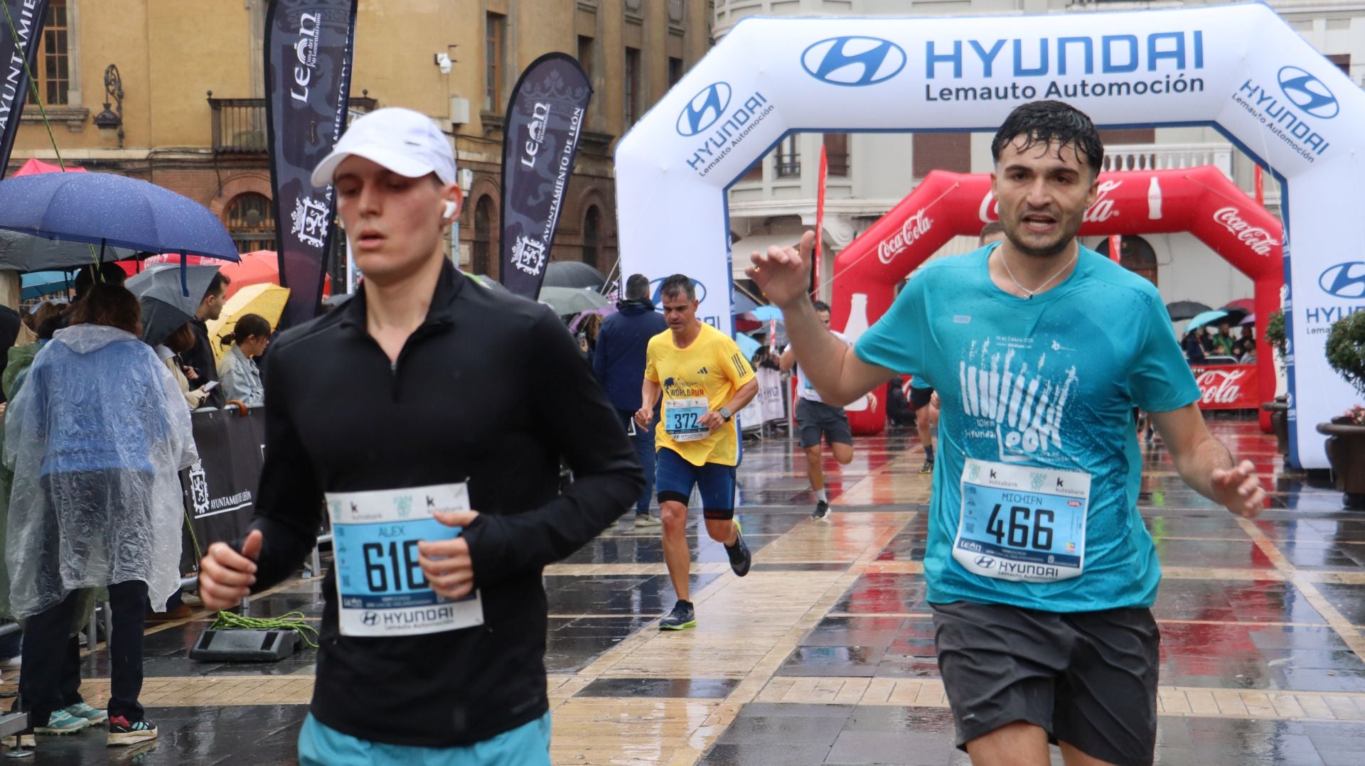 Todas las imágenes de la llegada de los &#039;10km Ciudad de León 2025&#039;