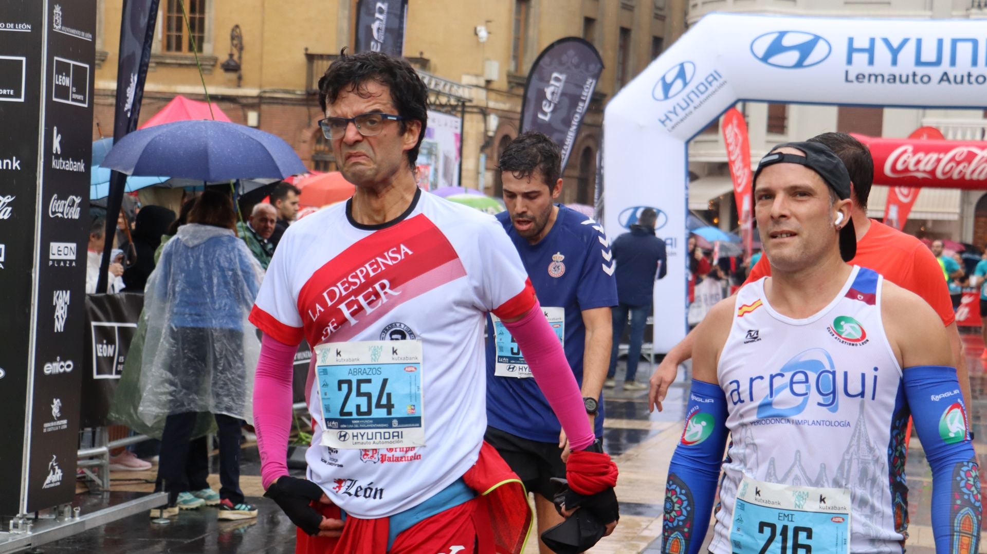 Todas las imágenes de la llegada de los &#039;10km Ciudad de León 2025&#039;