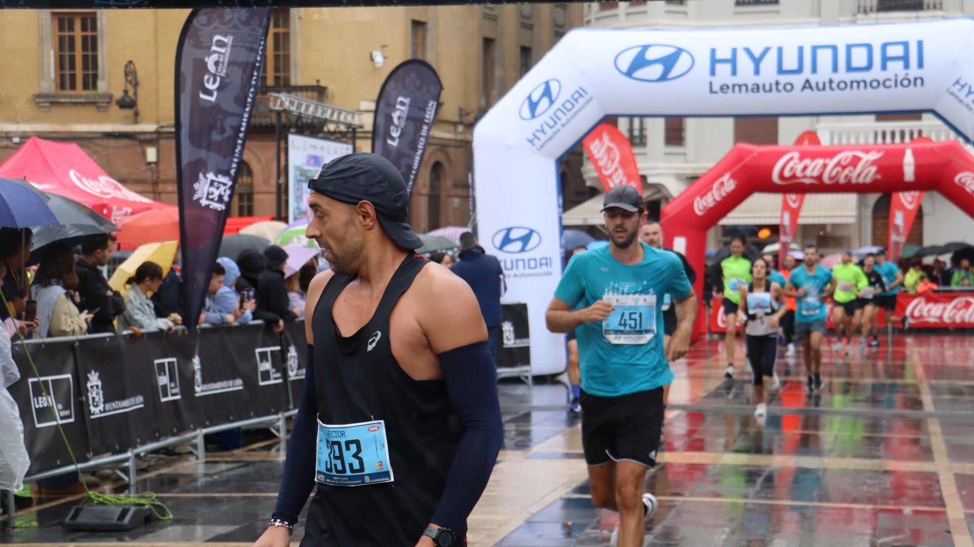 Todas las imágenes de la llegada de los &#039;10km Ciudad de León 2025&#039;