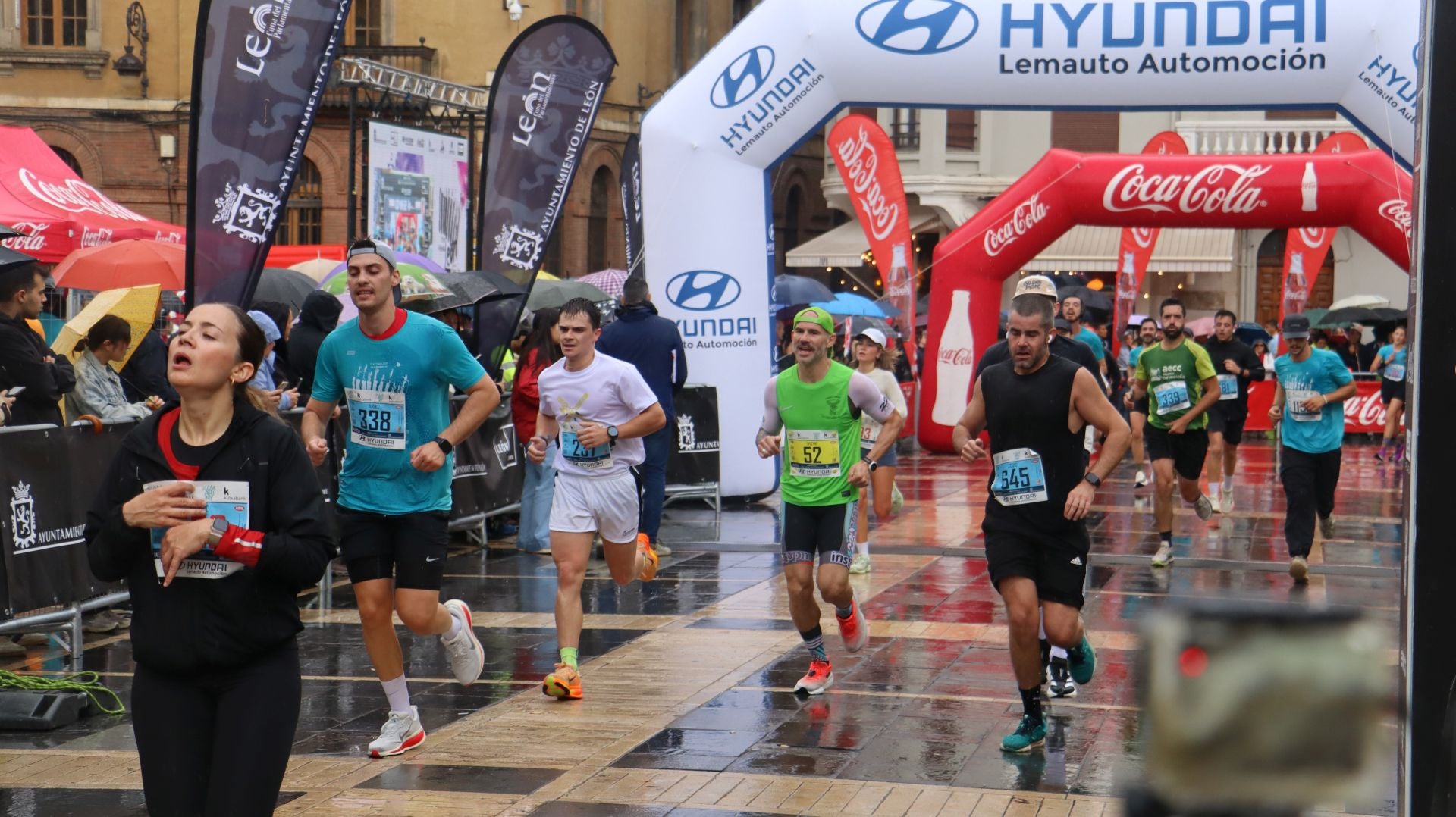 Todas las imágenes de la llegada de los &#039;10km Ciudad de León 2025&#039;