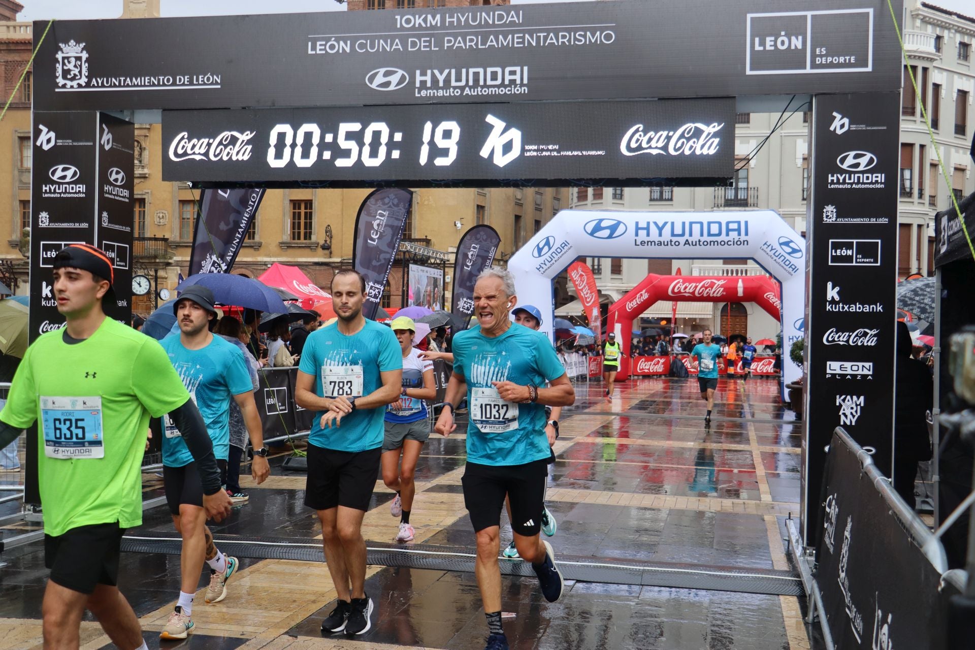 Todas las imágenes de la llegada de los &#039;10km Ciudad de León 2025&#039;