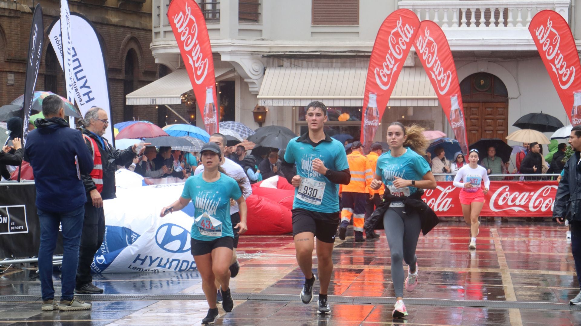 Todas las imágenes de la llegada de los &#039;10km Ciudad de León 2025&#039;