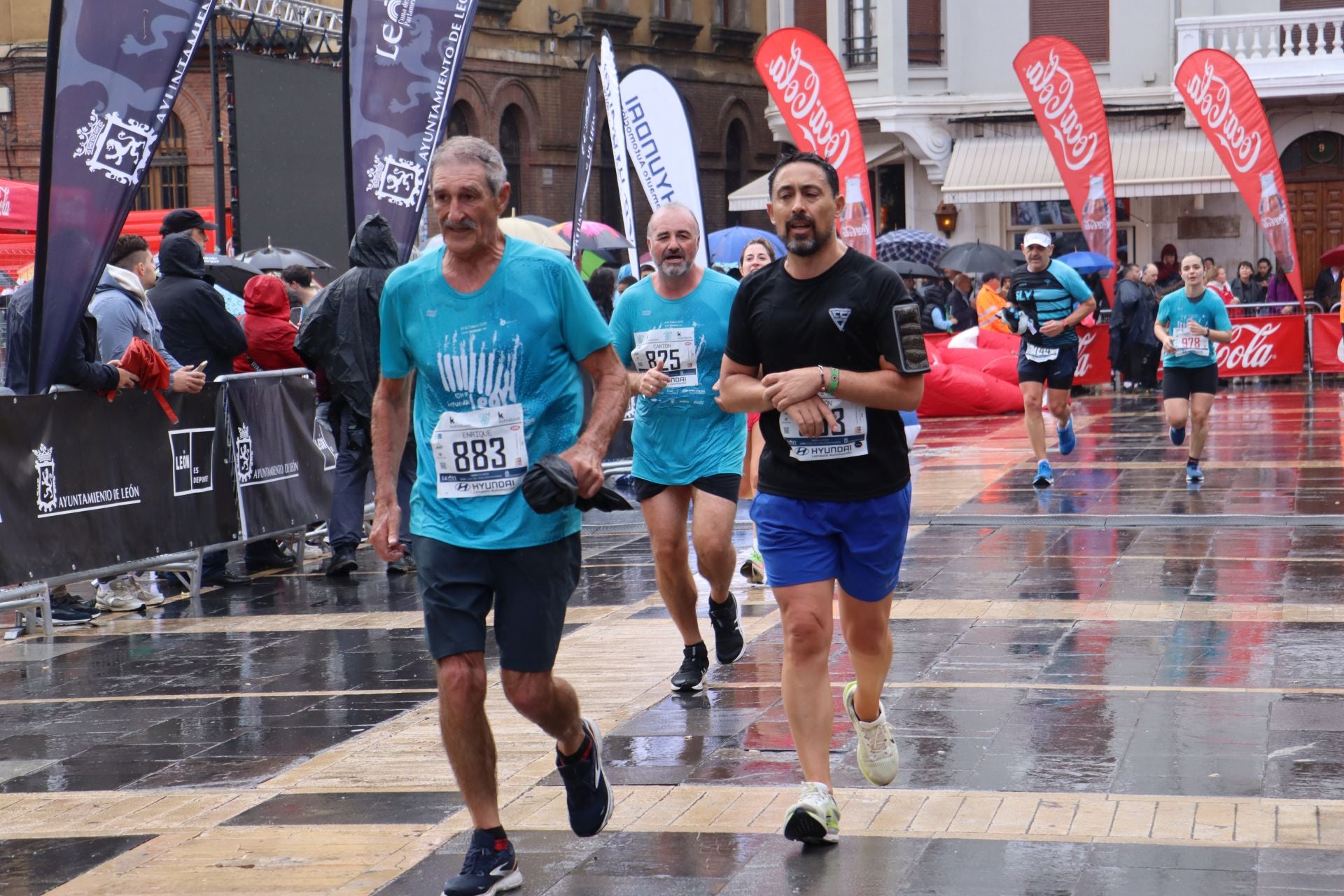 Todas las imágenes de la llegada de los &#039;10km Ciudad de León 2025&#039;