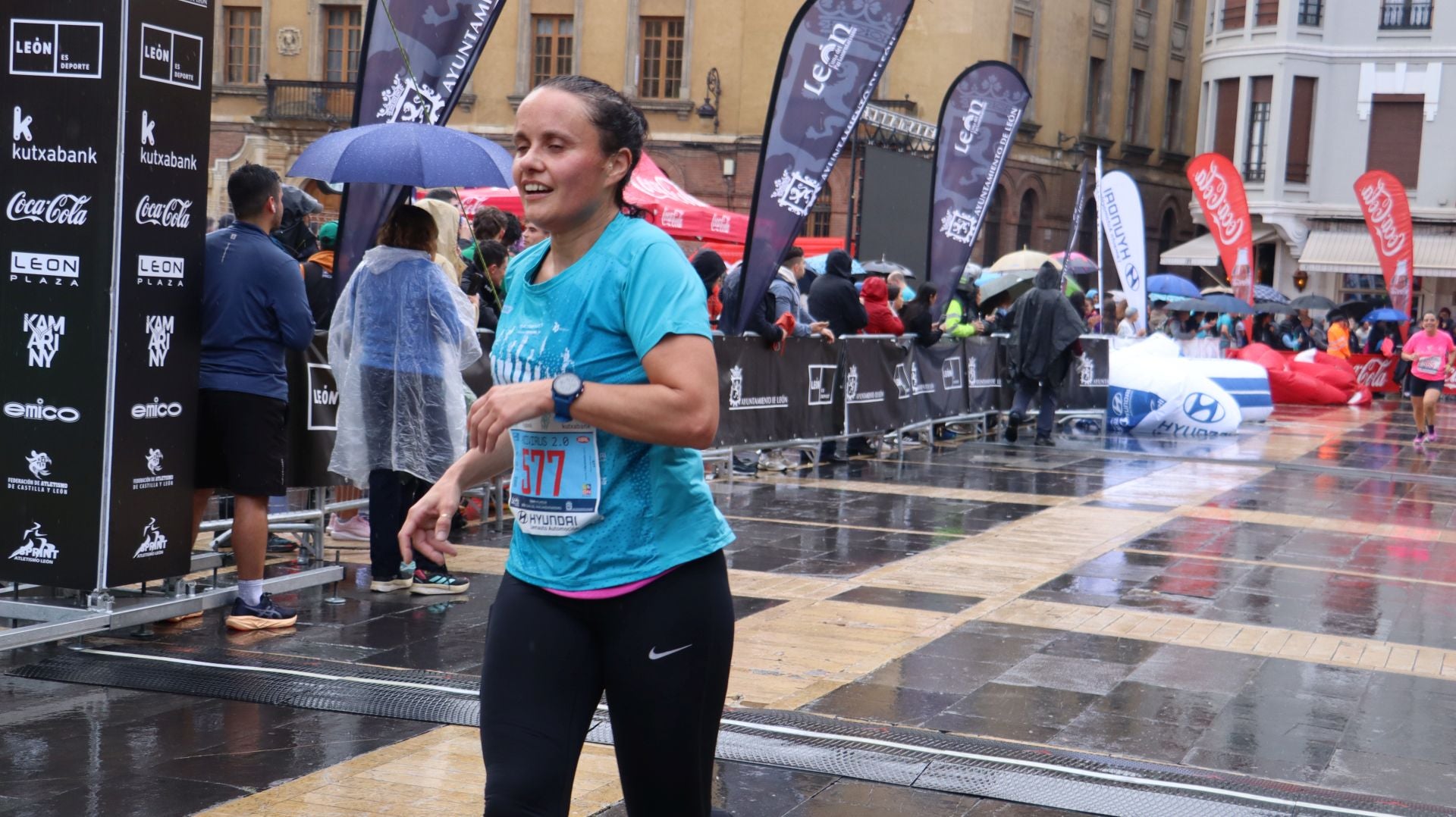 Todas las imágenes de la llegada de los &#039;10km Ciudad de León 2025&#039;