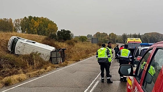 Herido un hombre tras volcar su furgoneta en Alija del Infantado