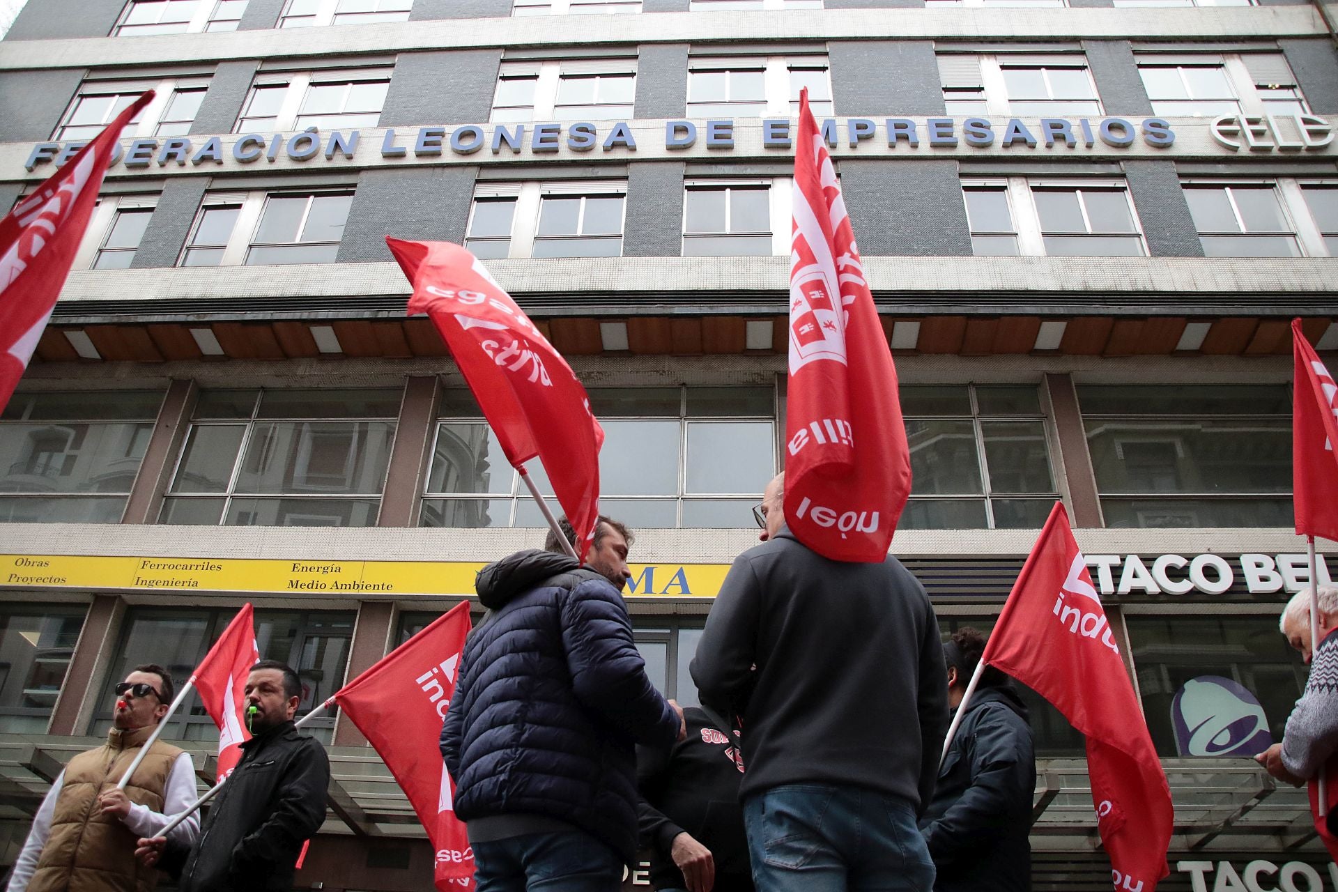 Concentración ante la negociación del convenio del metal en León