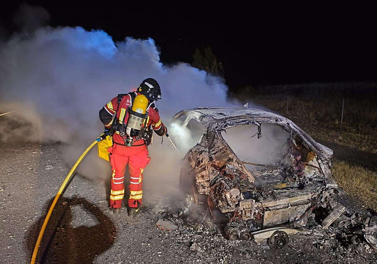 Imagen principal - Imágenes de la situación de cómo se encontraba el vehículo.