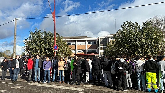 Estudiantes de informática y otros ciclos están sin internet ni programas todo el curso