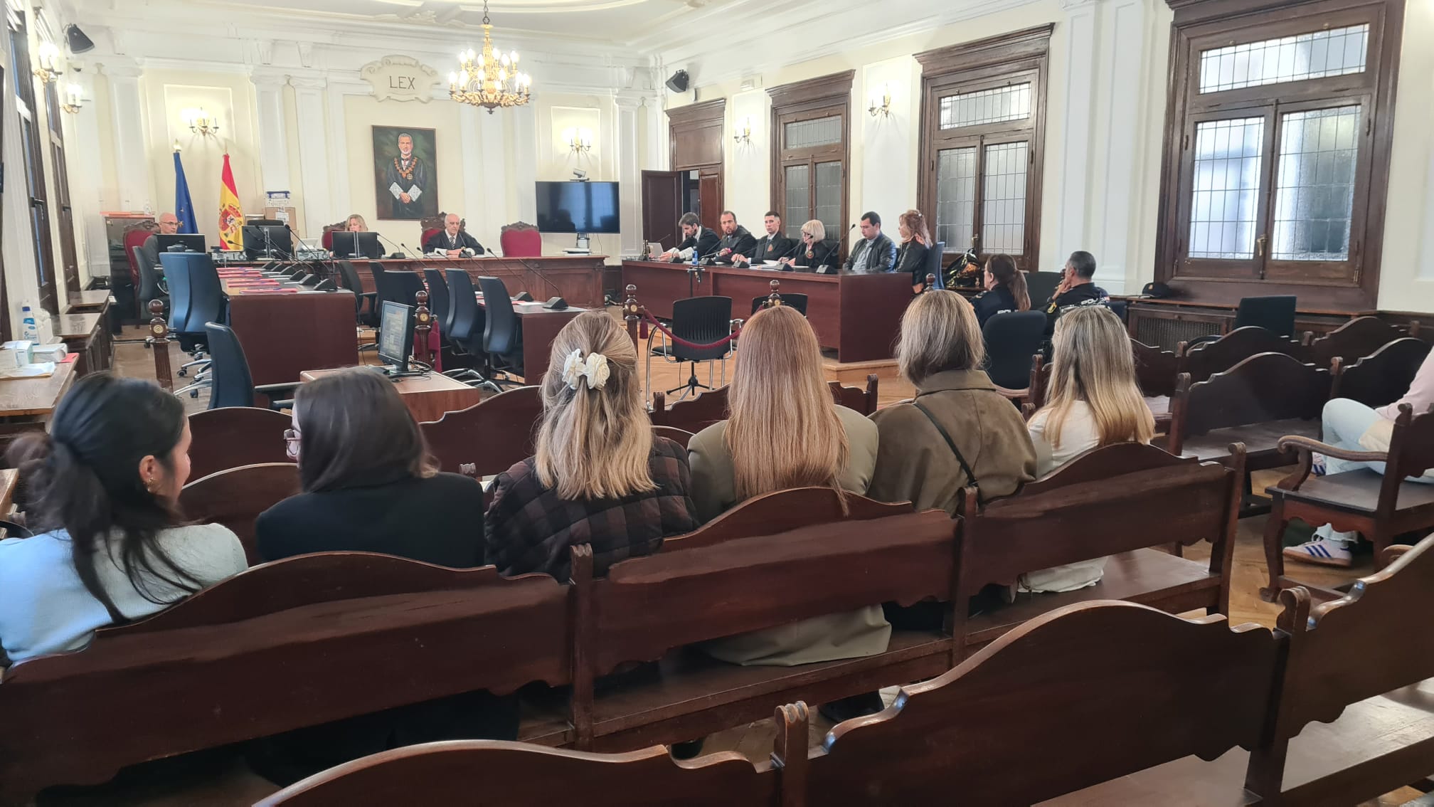 Las imágenes del juicio del matricidio de Nochebuena en León