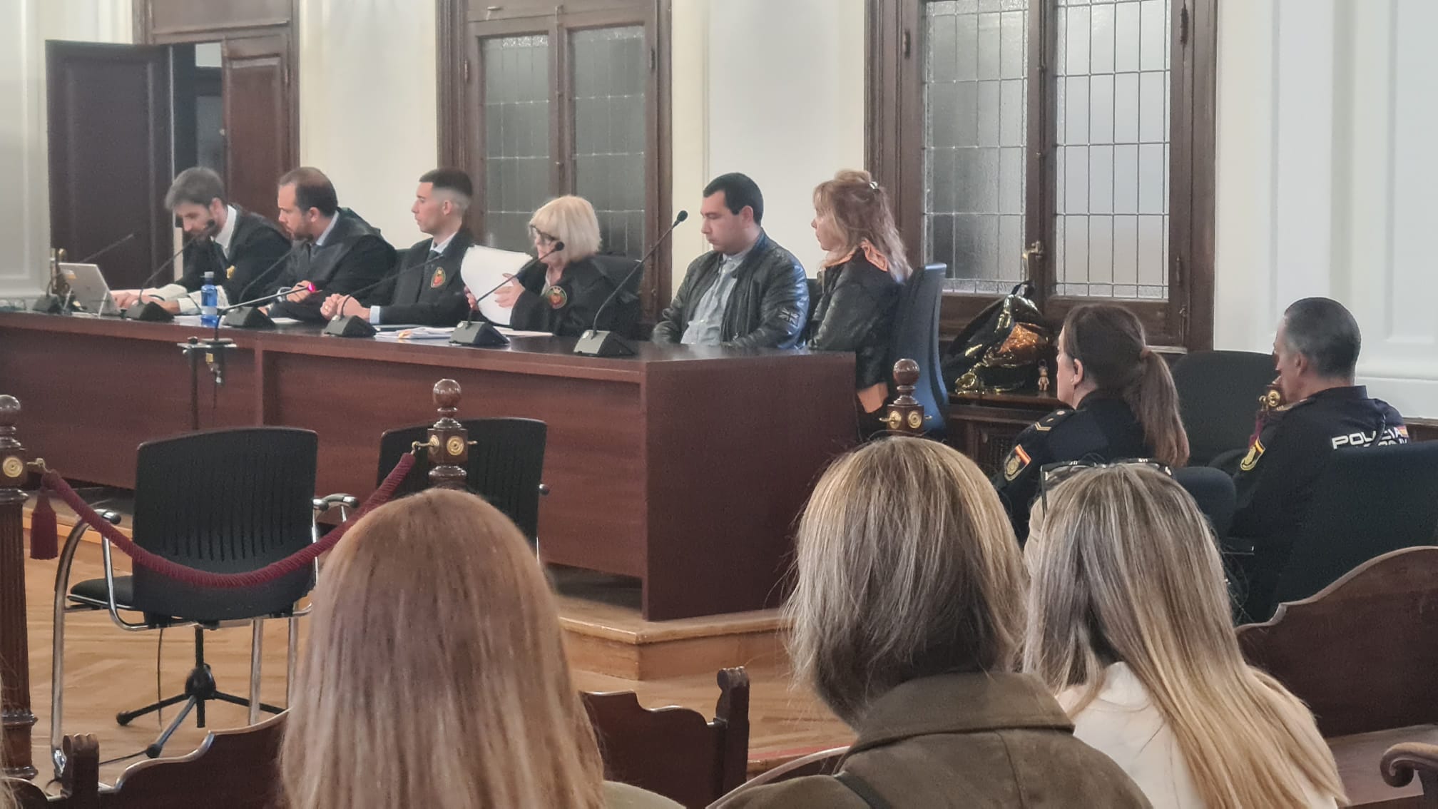 Las imágenes del juicio del matricidio de Nochebuena en León