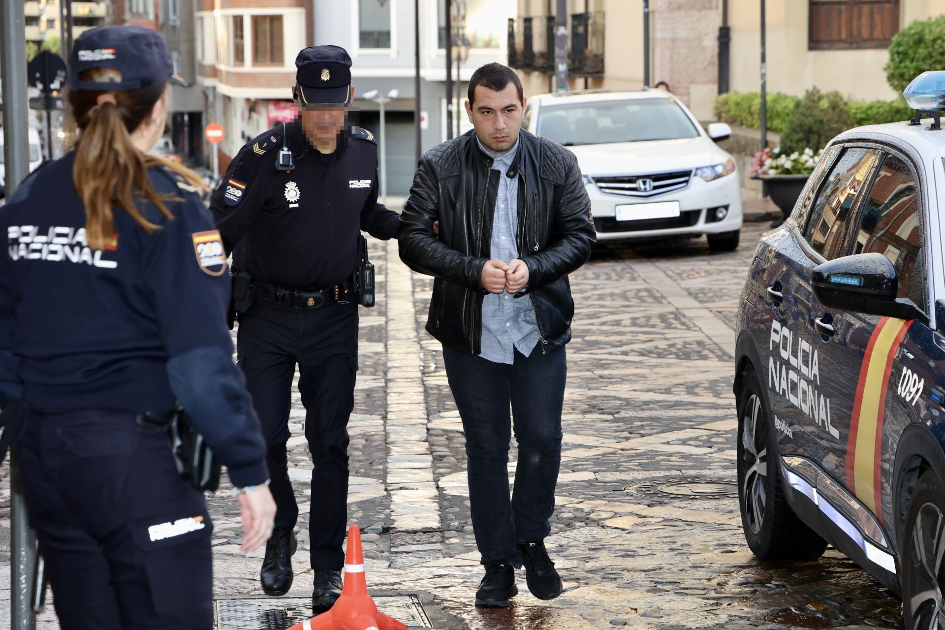 Las imágenes del juicio del matricidio de Nochebuena en León