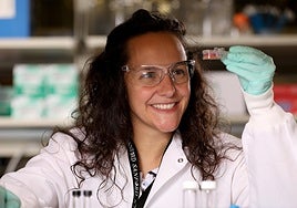 Pilar de la Puente, ejerciendo en su laboratorio.