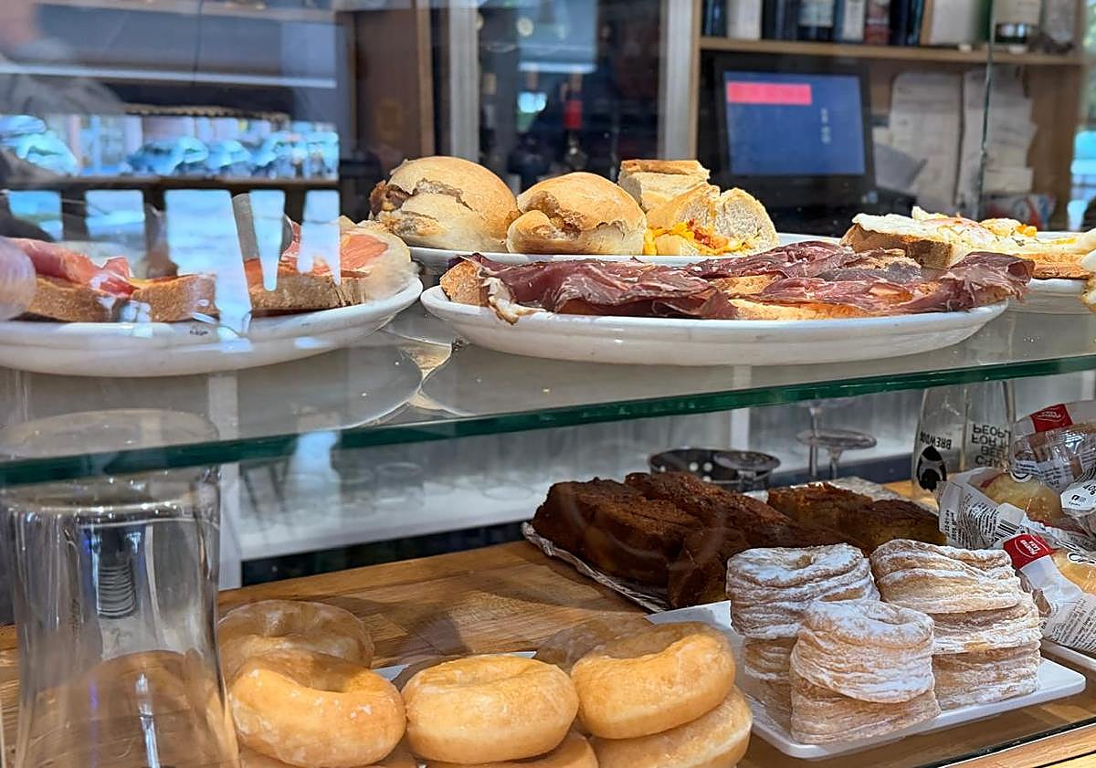 Imagen principal - Imágenes de las tapas del establecimiento.