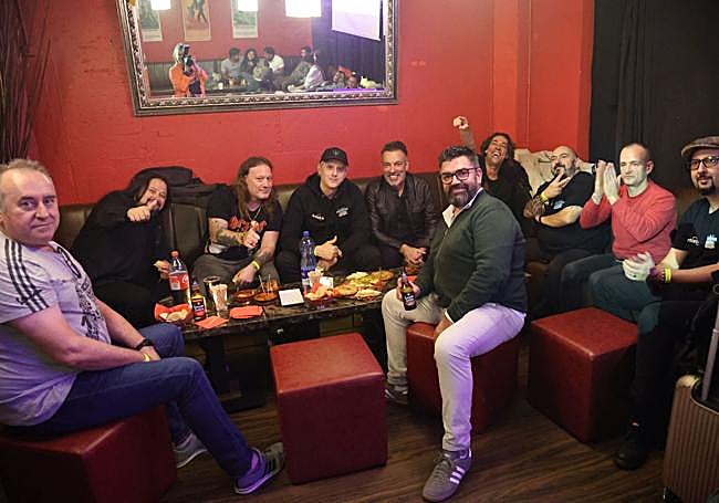 Visita al bar de Claudio González.